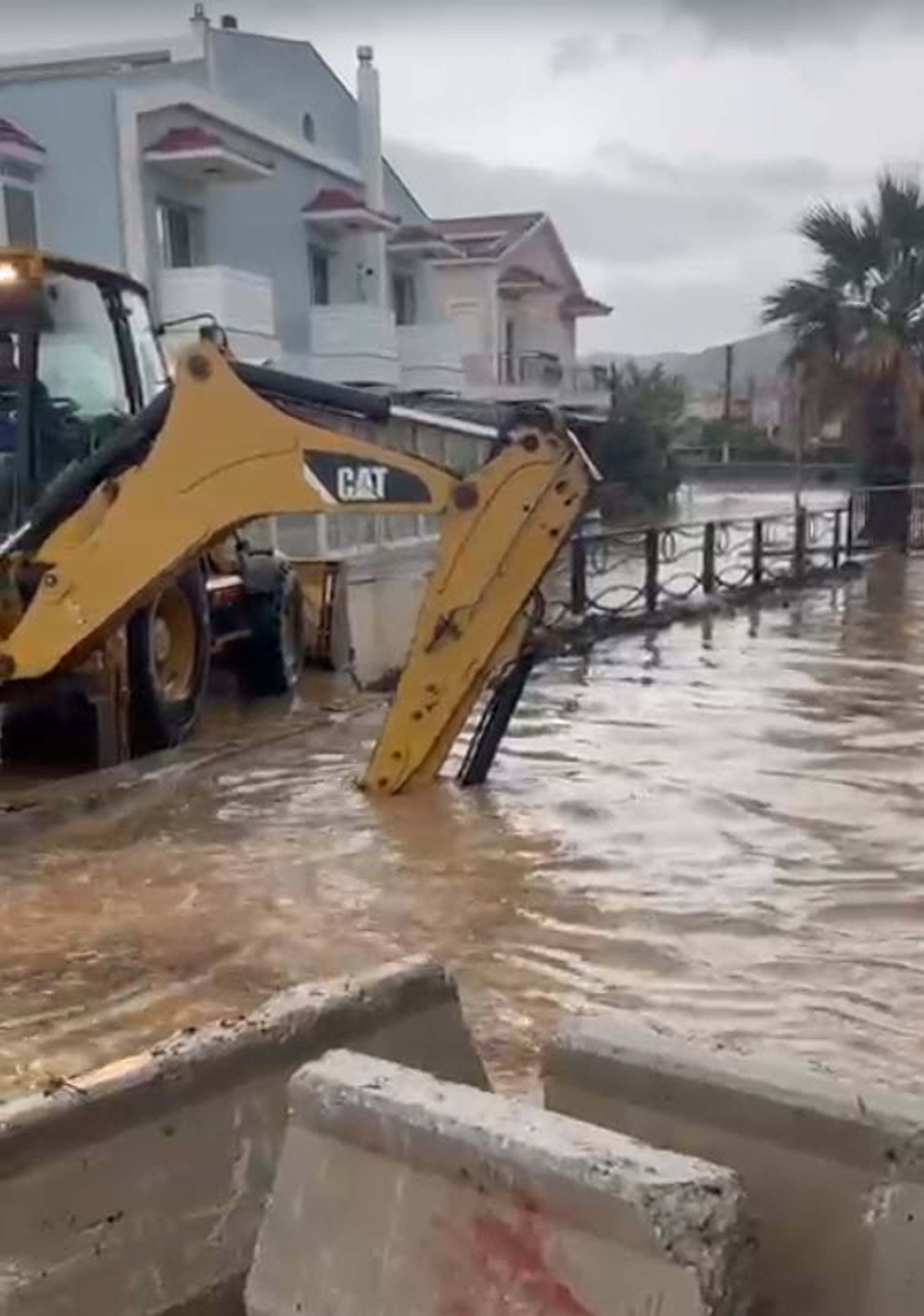 I Z M I R D E S A G A N A K E T K I L I O L D U 1009824 299553 Min