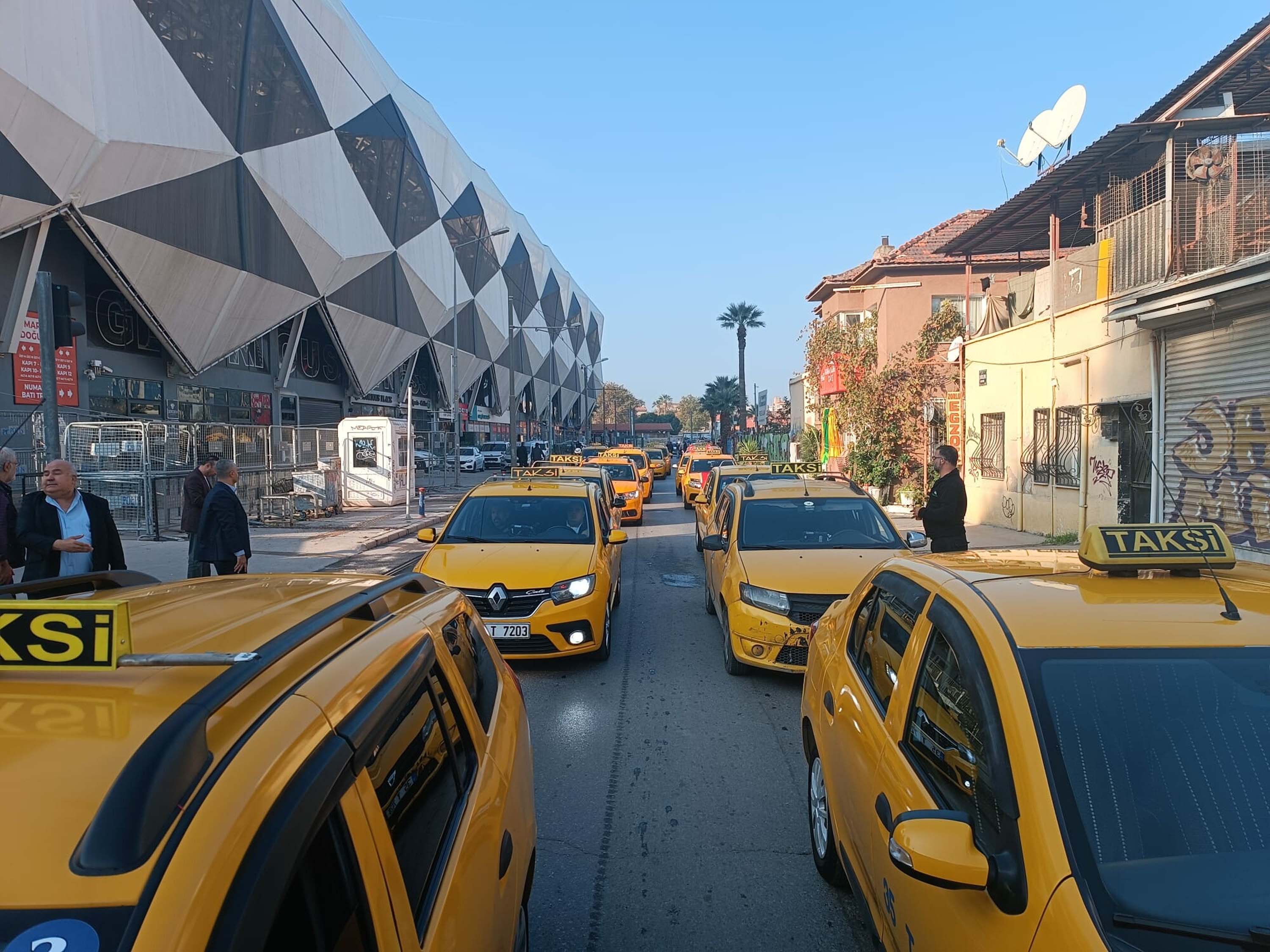 I Z M I R D E T A K S I C I L E R K O R S A N T A S I M A C I L I G A 1004941 298182 Min