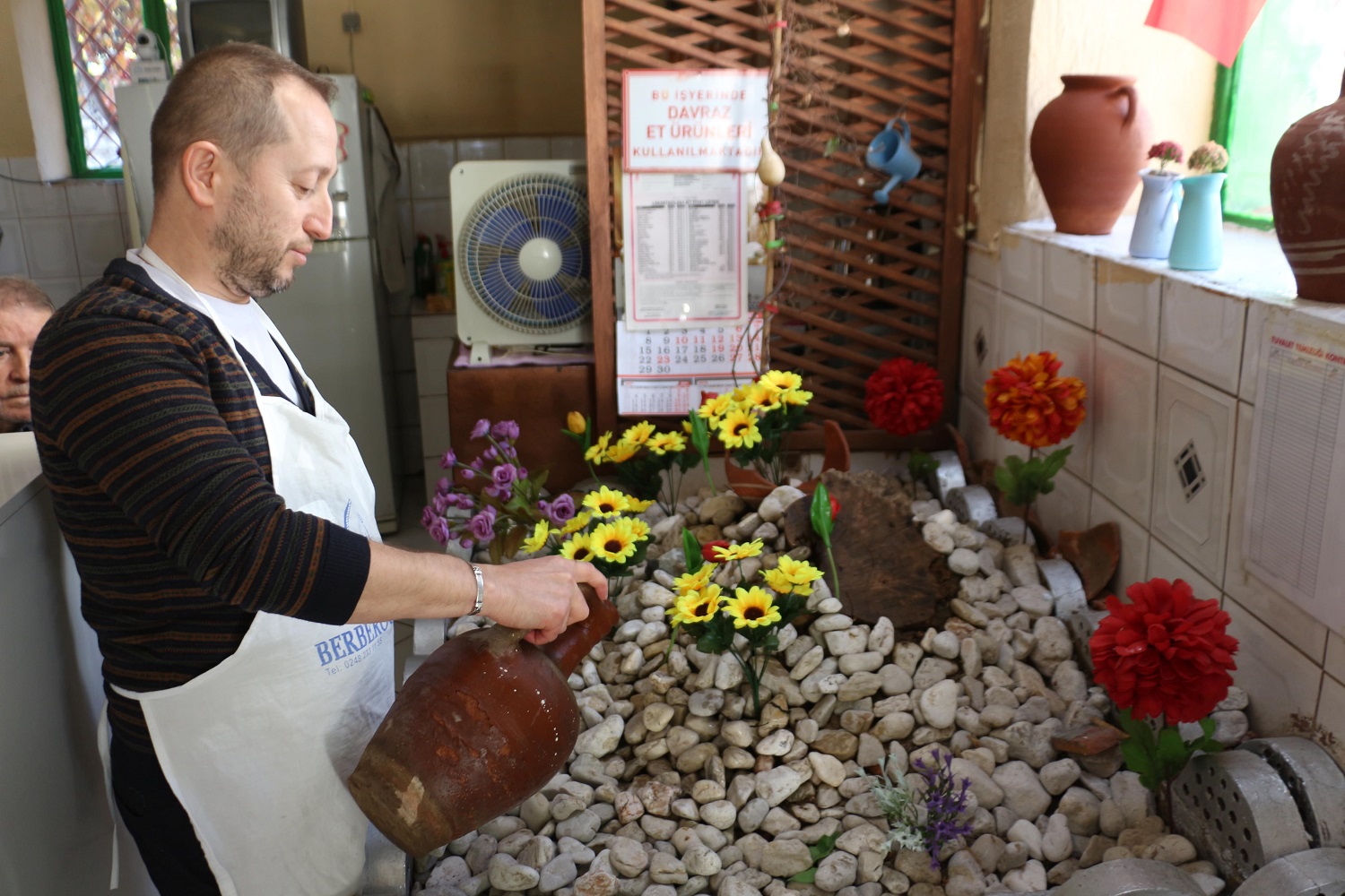 P I D E S A L O N U N D A K I I S I M S I Z M E Z A R S A S I R T I Y O 1017364 301828 Min