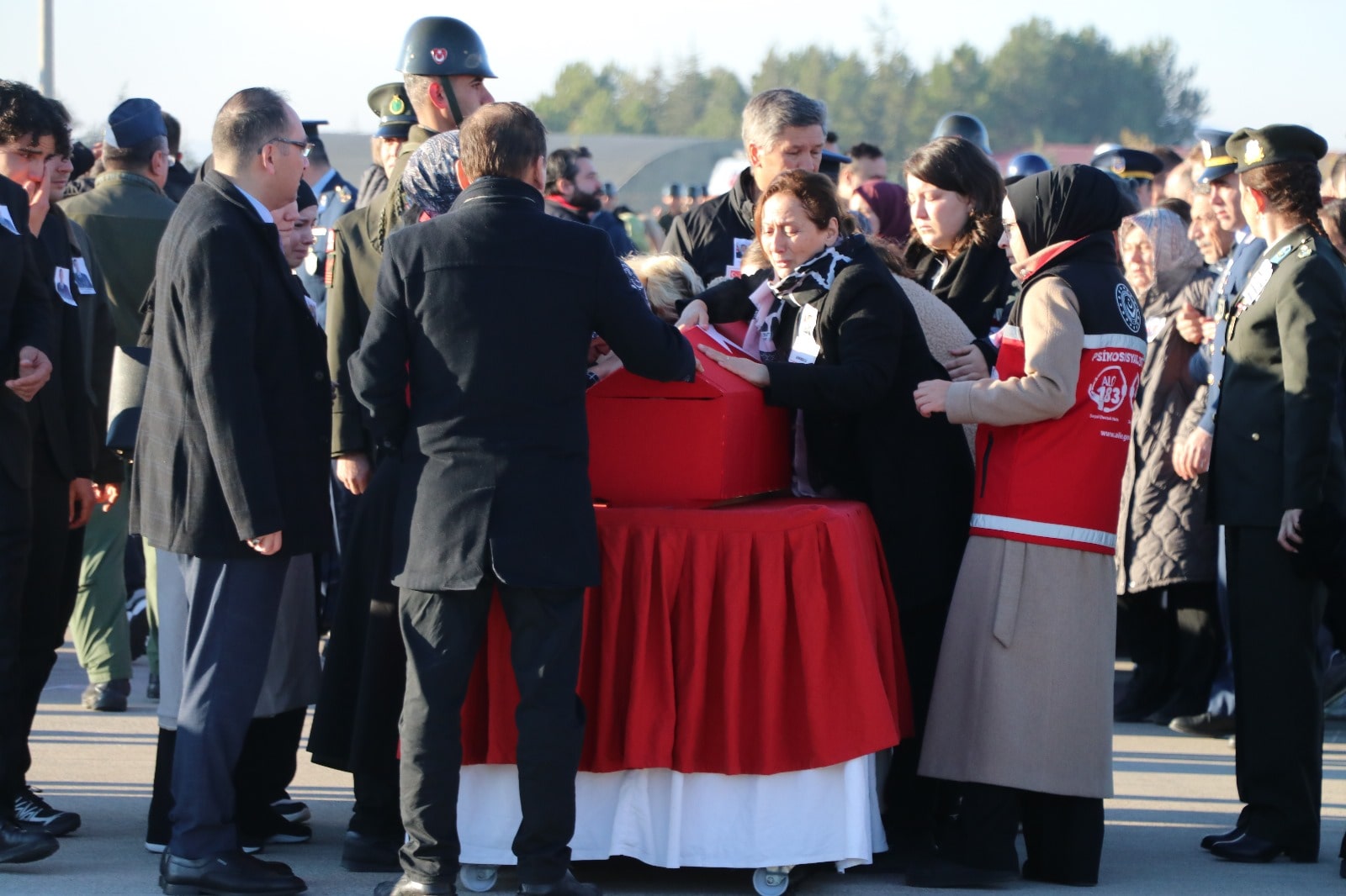 S E H I T L E R M E M L E K E T L E R I N E U G U R L A N D I 1014620 301074 Min