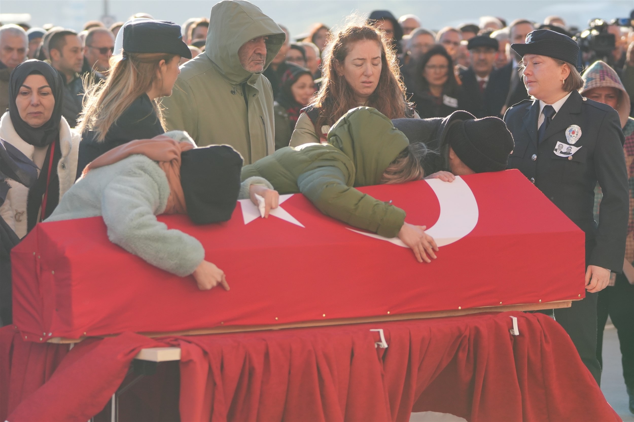 D E A S O P E R A S Y O N U N D A S E H I T O L A N 3 P O L I S I C 1087495 322808 Min