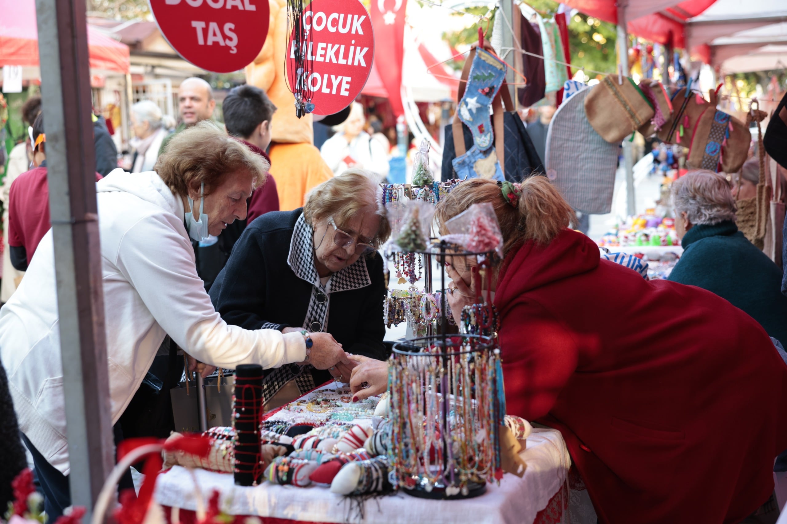 Konak’ta Yeni Yıl El Emeği Kermesi Başladı (3) Min