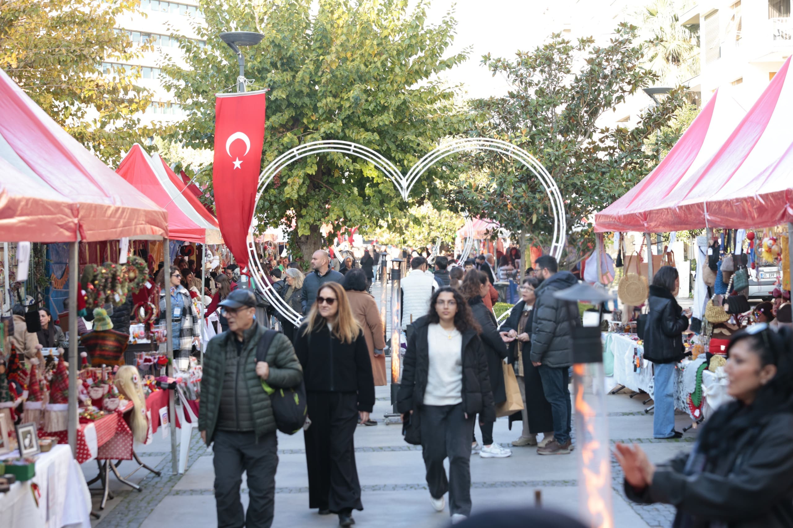Konak’ta Yeni Yıl El Emeği Kermesi Başladı (4) Min
