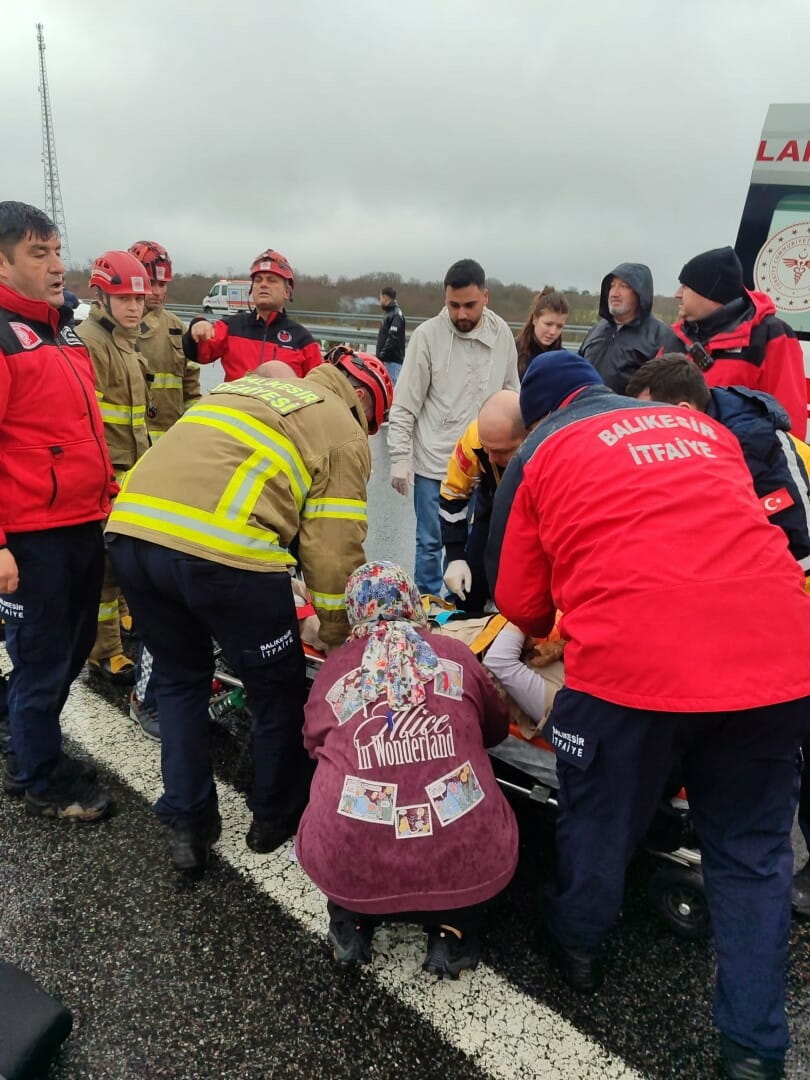 Balikesirde Zincirleme Kaza 1 Olu 10 Y 1110169 329540 (1)