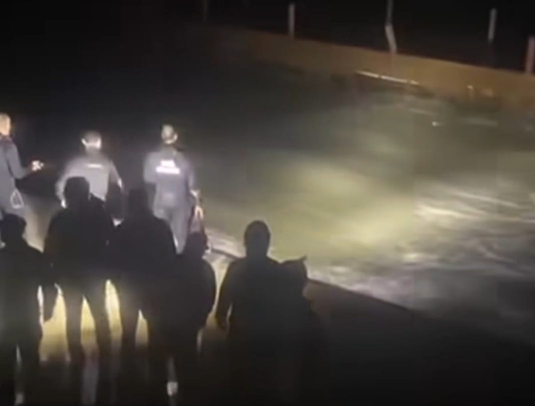 Firtinada Otel Iskelesinden Denize Dusen 1107256 328734 (1)