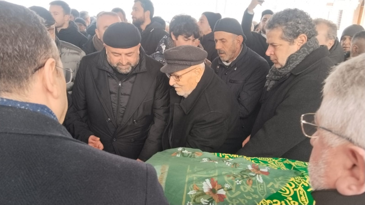 G A Z E T E C I C U N E Y T O Z D E M I R I N A N N E S I C O R U M 1097651 325811 Min