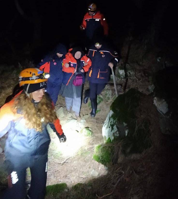 Izmir’de Kayip Kadin Ormanlik Alanda Bul 1112180 330135 (1)