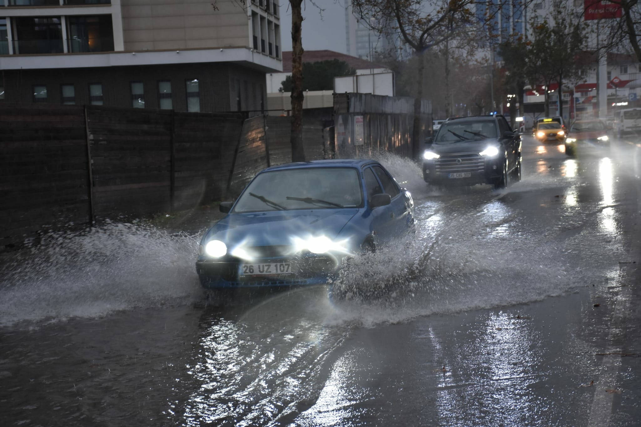 Izmirde Saganak Etkili Oldu 1103630 327623 (1)