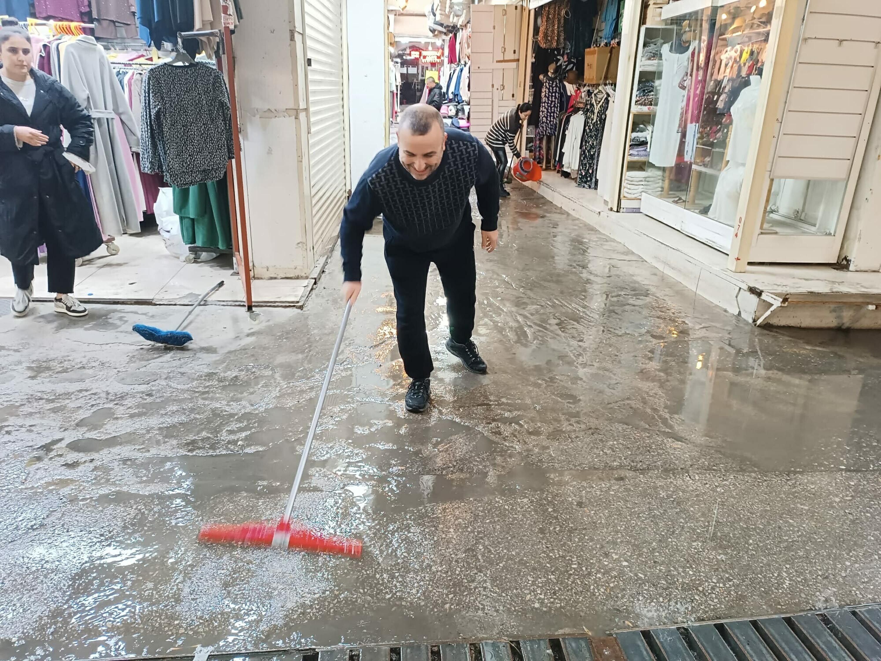 Izmirde Saganak Etkili Oldu (2) 1103853 327680 (1)