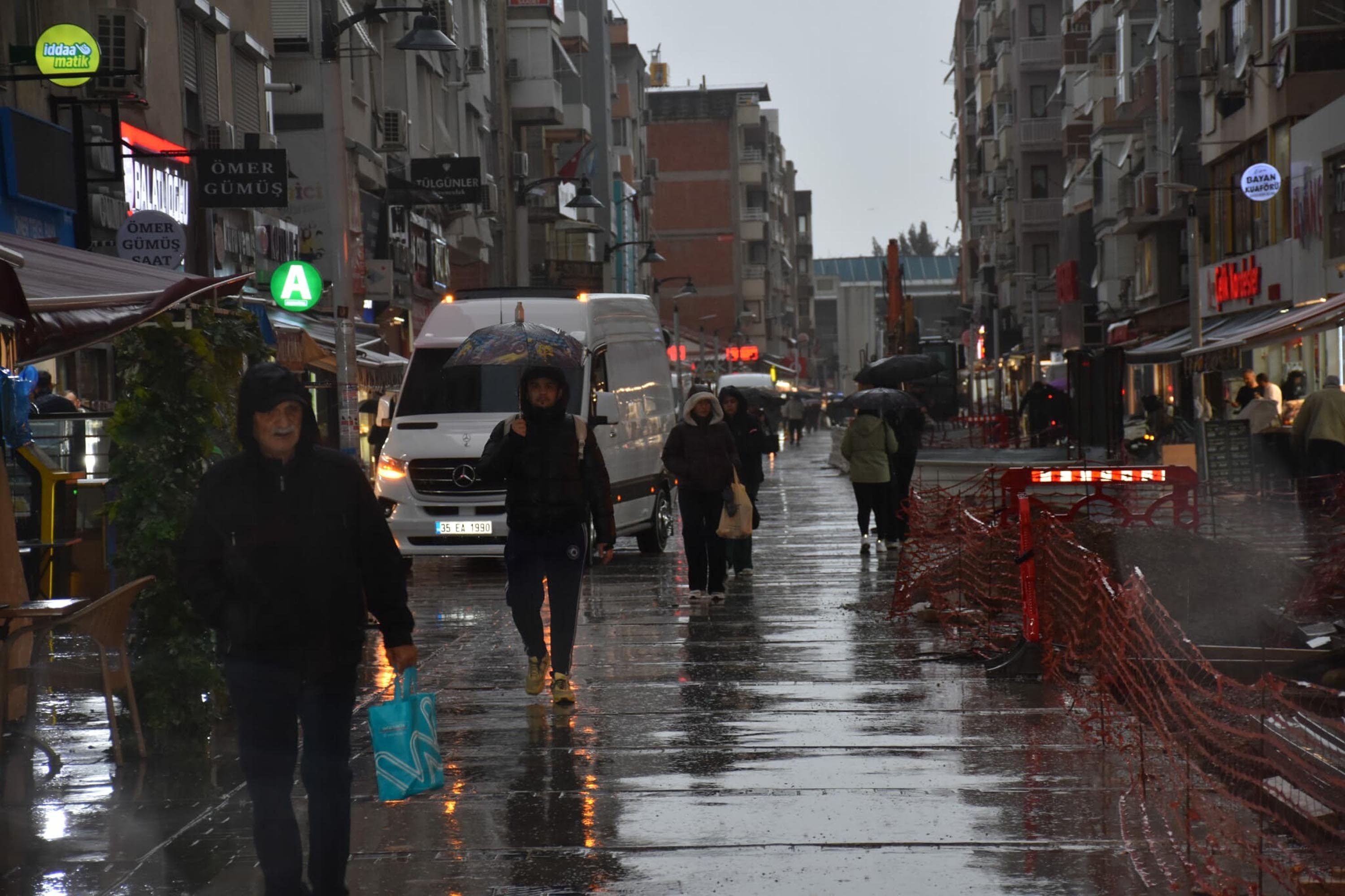 Izmirde Saganak Etkili Oldu (2) 1103857 327680 (1)