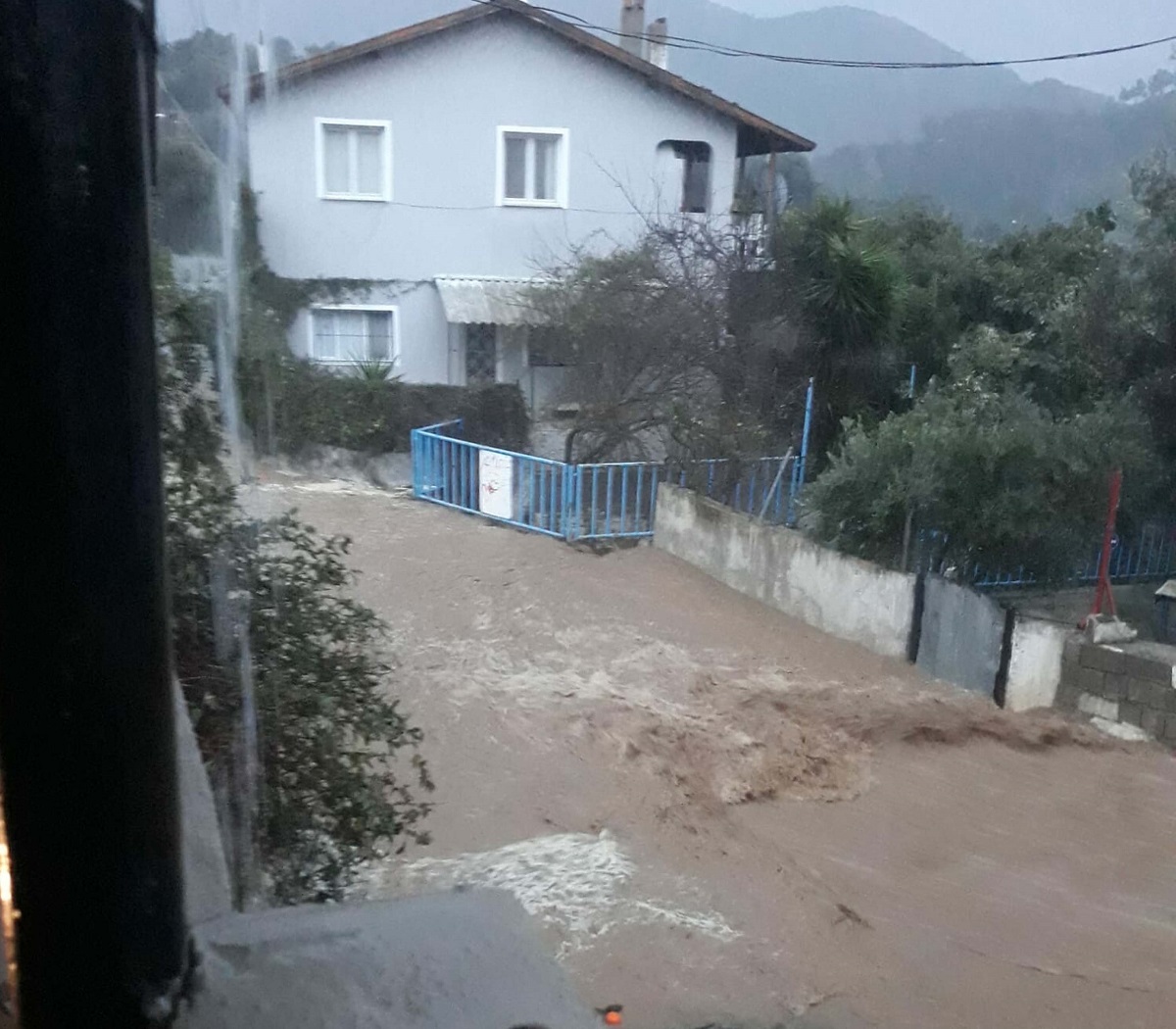 Izmirde Saganak Su Baskinlarina Neden O 1143150 339430 (1)