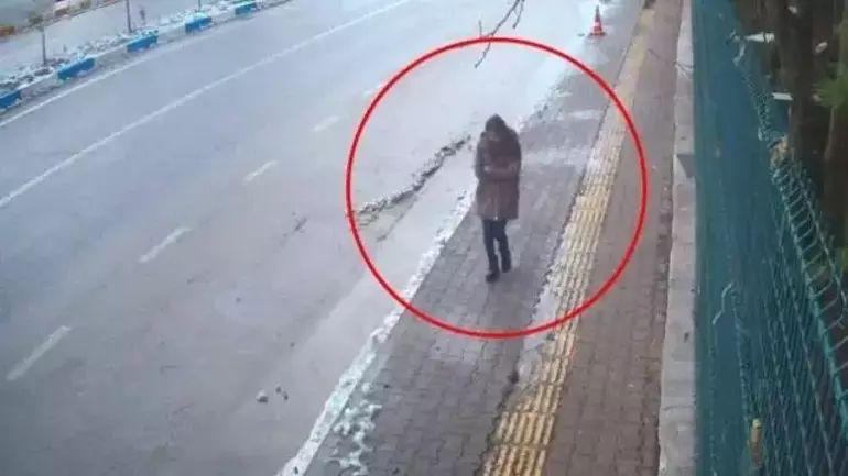 K A Y I P G U L I S T A N’ I N A B L A S I A R T I K B I R A V U C 1098593 326086 Min