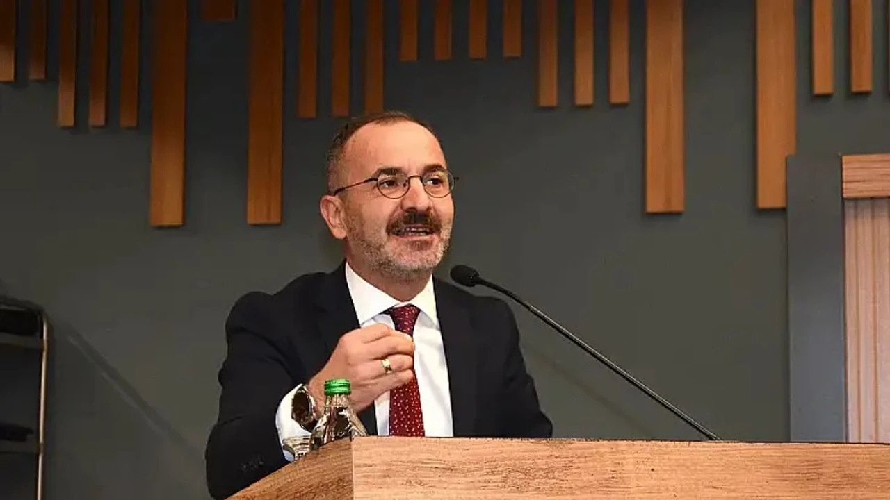 Ozgur Hizal Kimdir