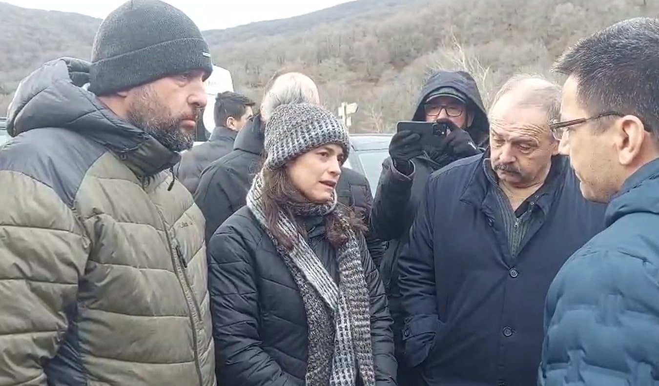 S I R R A K A D E M B A S A N E L I F I A R A M A C A L I S M A L A 1096102 325382 Min