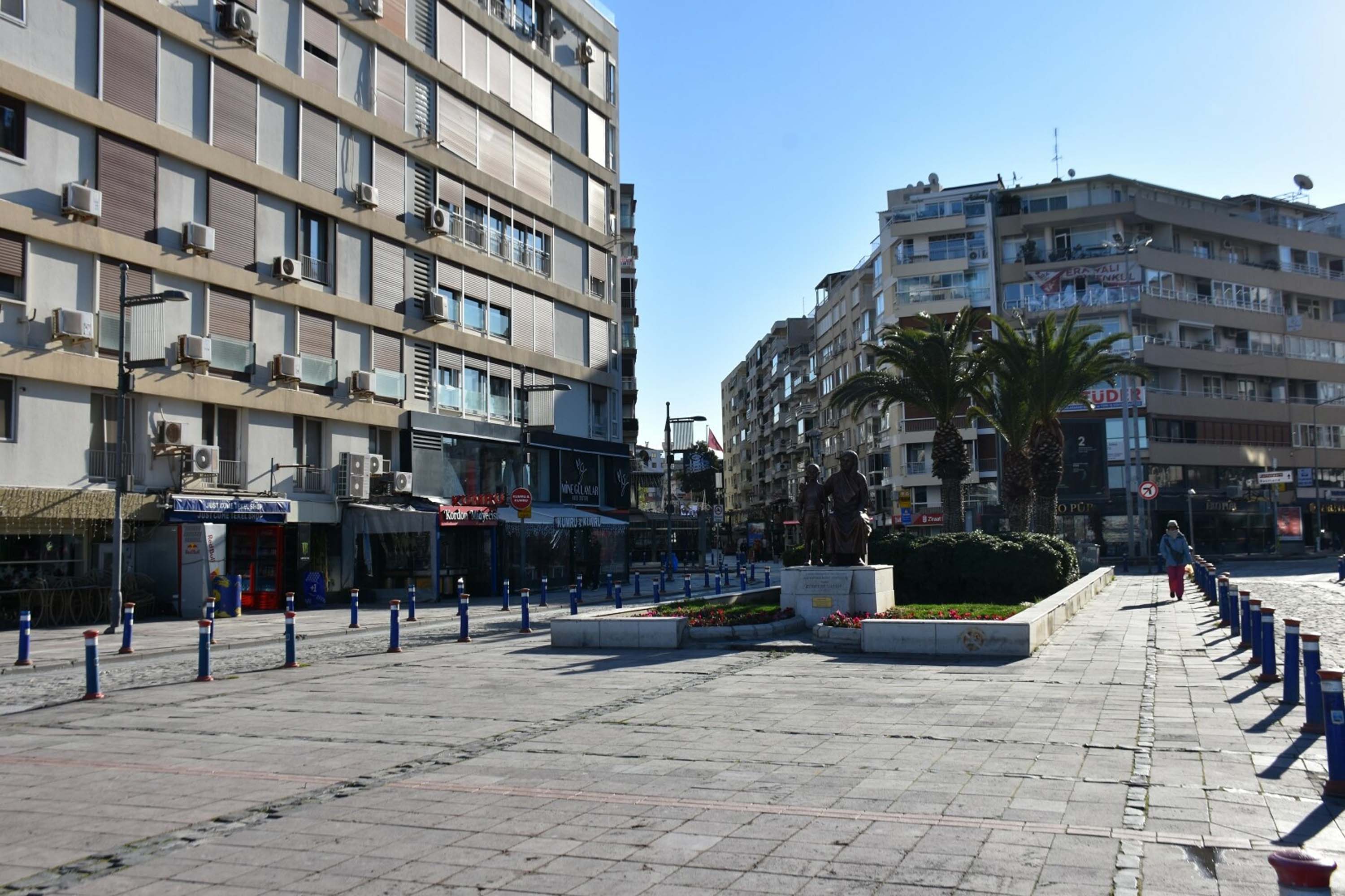 Y E N I Y I L I N I L K G U N U N D E I Z M I R D E S E S S I Z L I 1092080 324178 Min