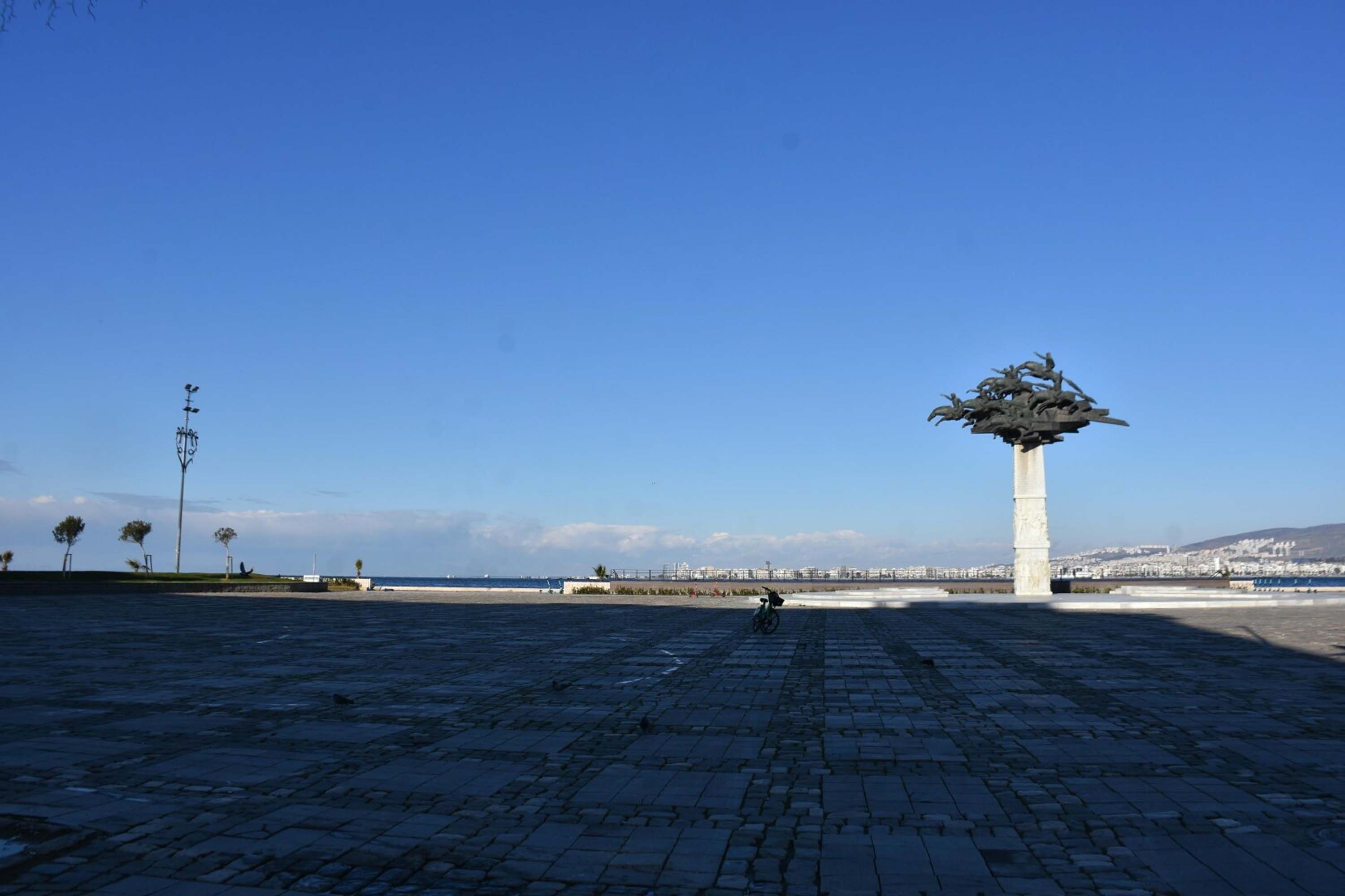 Y E N I Y I L I N I L K G U N U N D E I Z M I R D E S E S S I Z L I 1092081 324178 Min