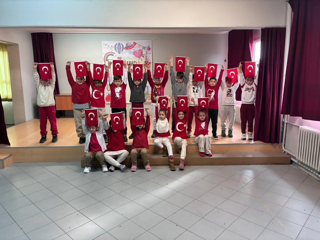 Al Bayrağımızla Donanan Sınıflarımızda Ilk Dersimiz Aidiyetin Bağımsızlığın Ve Ortak Gele 4