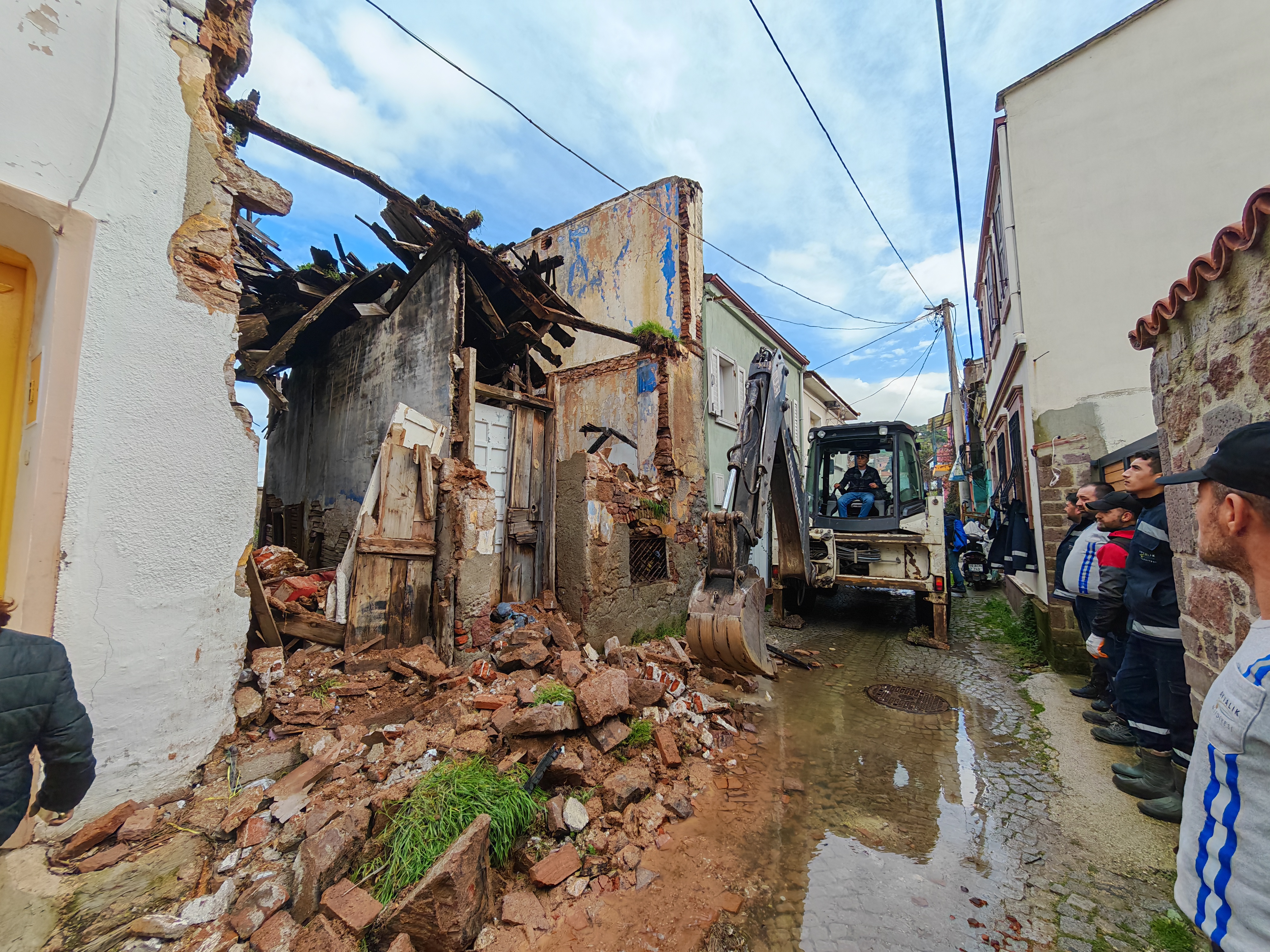 Balikesir’deki Saganak Yagis Yasami Olum 1154861 342944 (1)