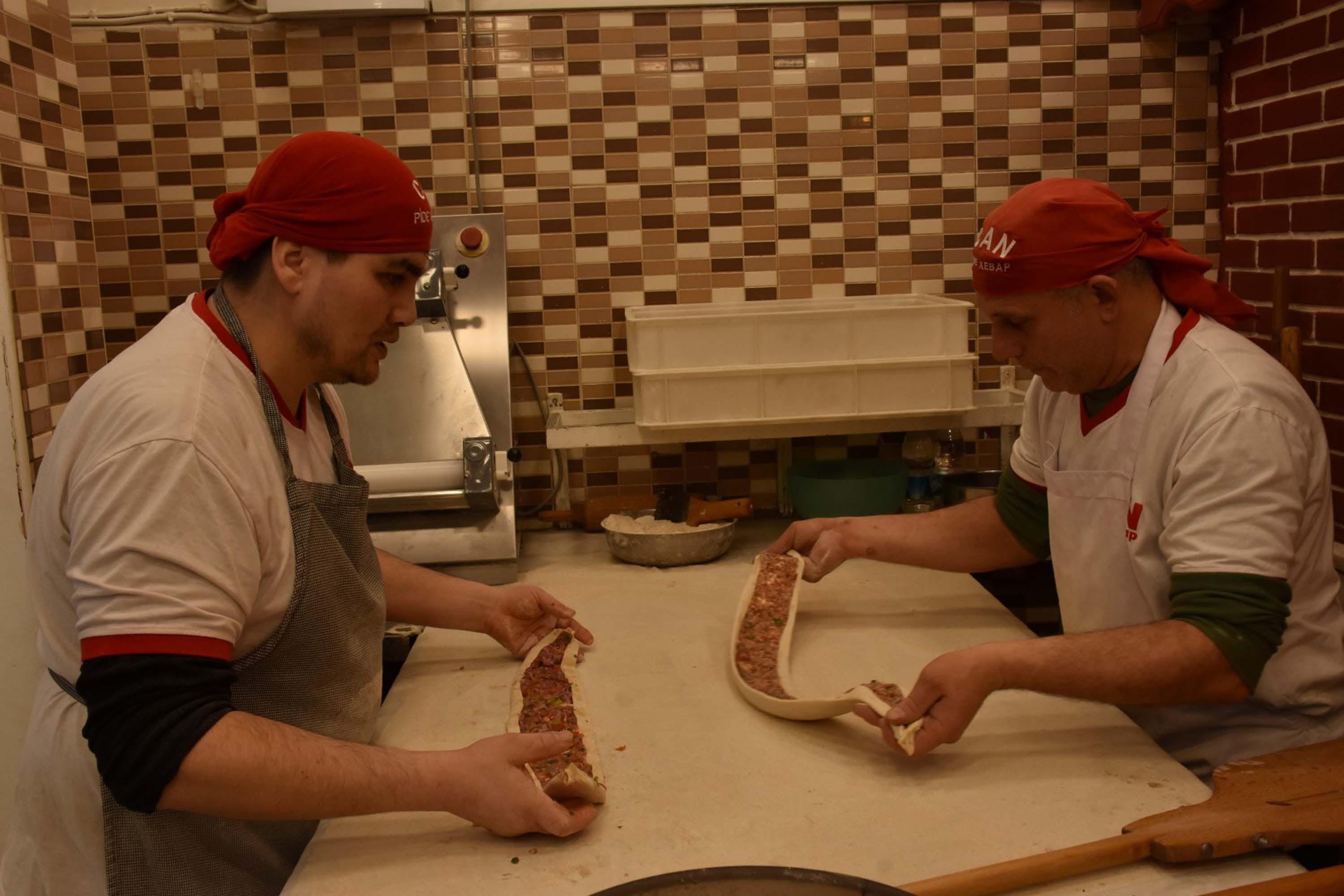 Izmirde Askida Kiymali Pide Uygulamas 1175943 349310 (1)