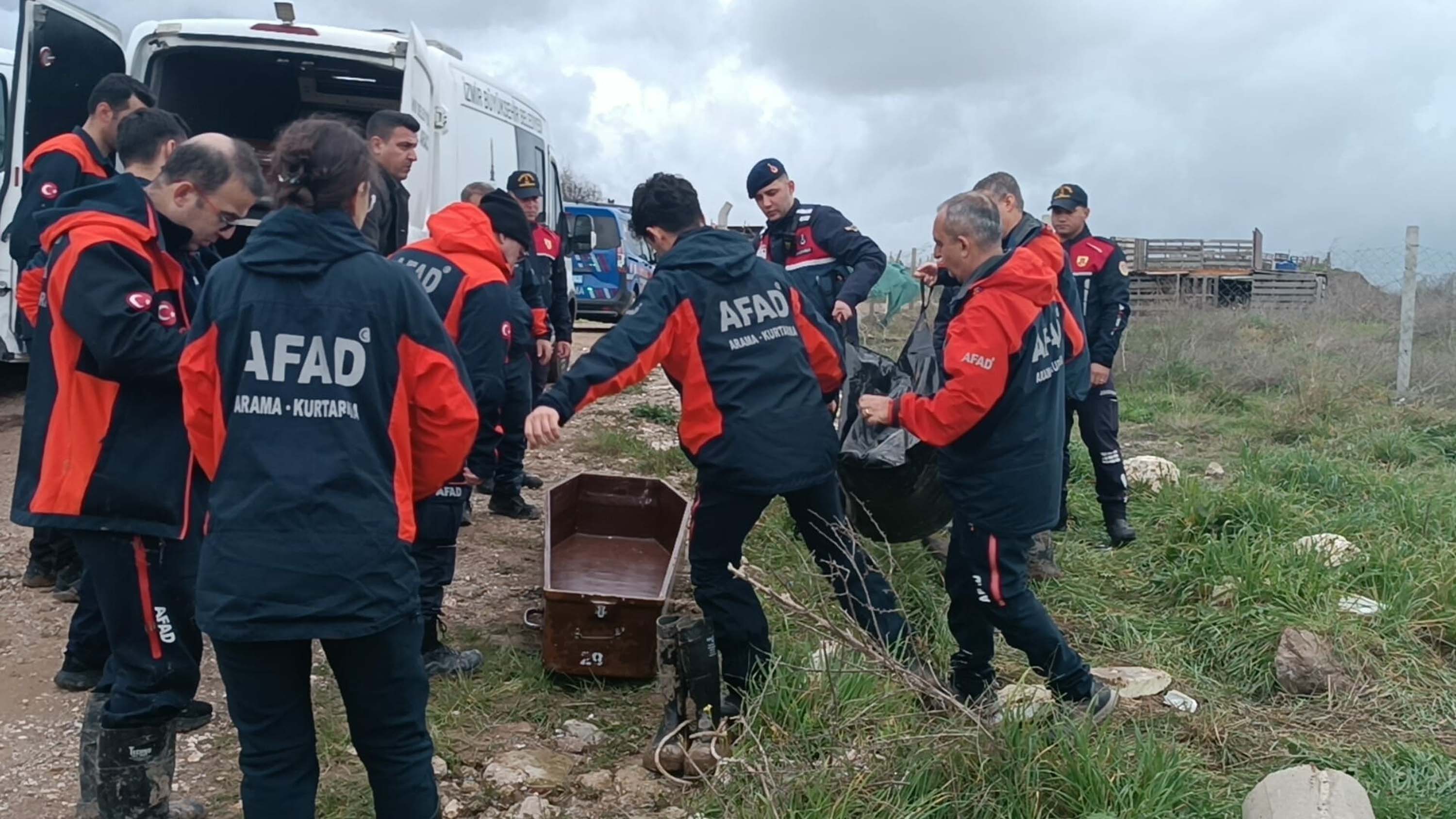 Izmirde Otomobil Dere Uzerindeki Kopru 1154621 342855 (1)