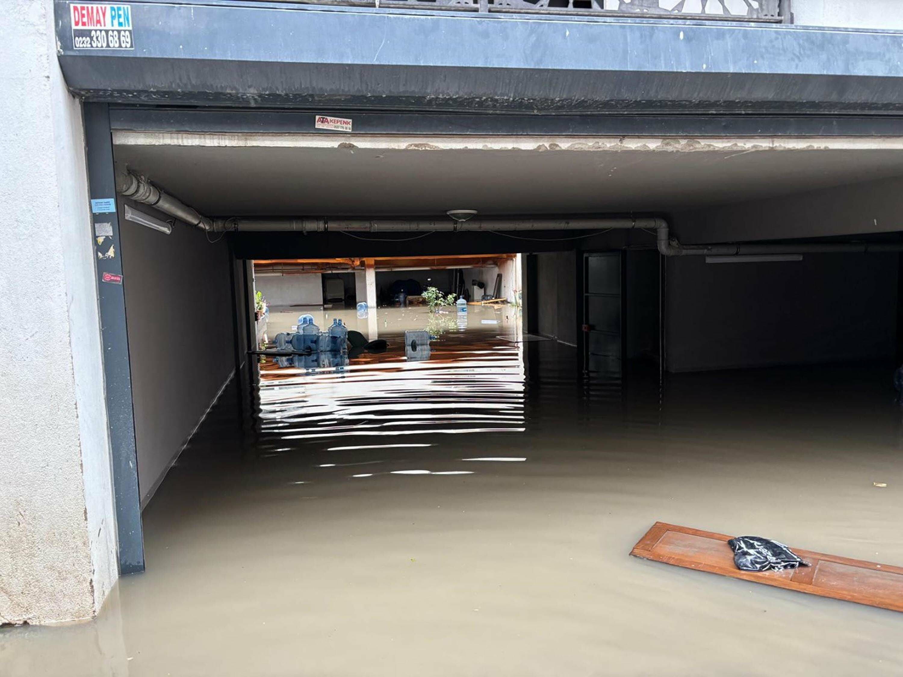 Izmirde Saganak Nedeniyle Yollar Gole D 1163921 345736 (1)