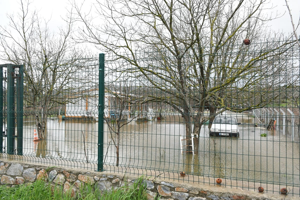 Kusadasi’nda Saganak Etkili Oldu Evleri 1166881 346617 (1)