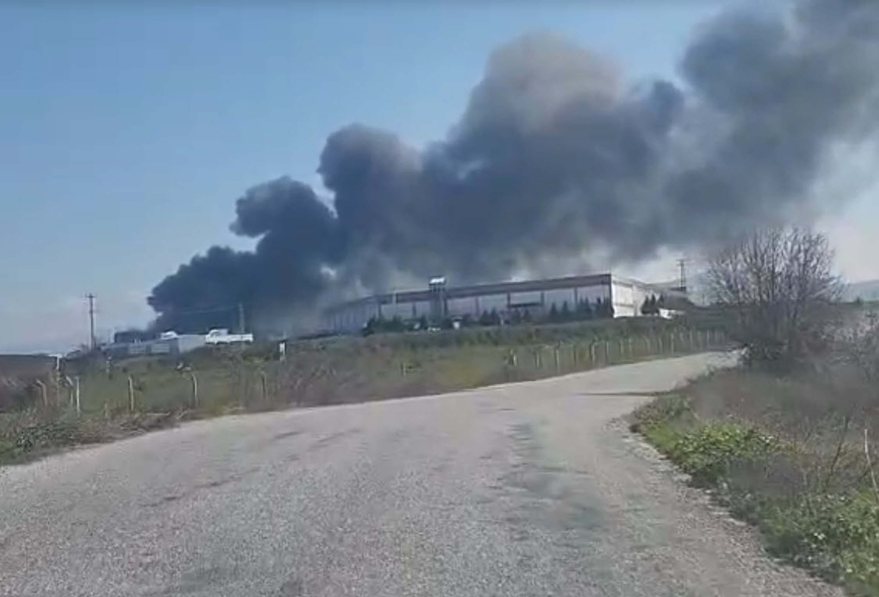 Manisada Oyuncak Fabrikasinda Yangin 1182113 351117 (1)