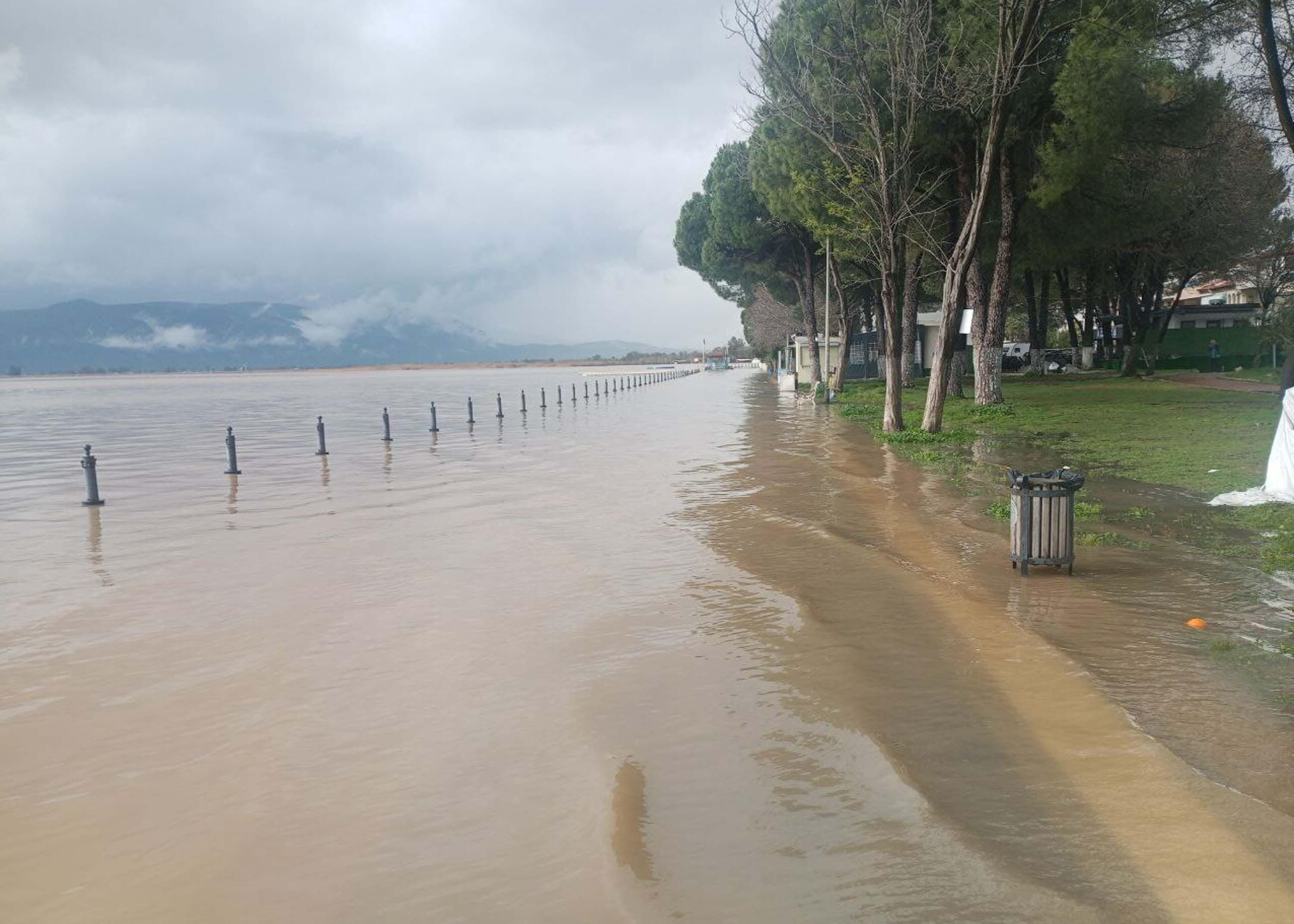 Muglada Gole Donen Yolda Kano Ile Ilerl 1168091 346982 (1)