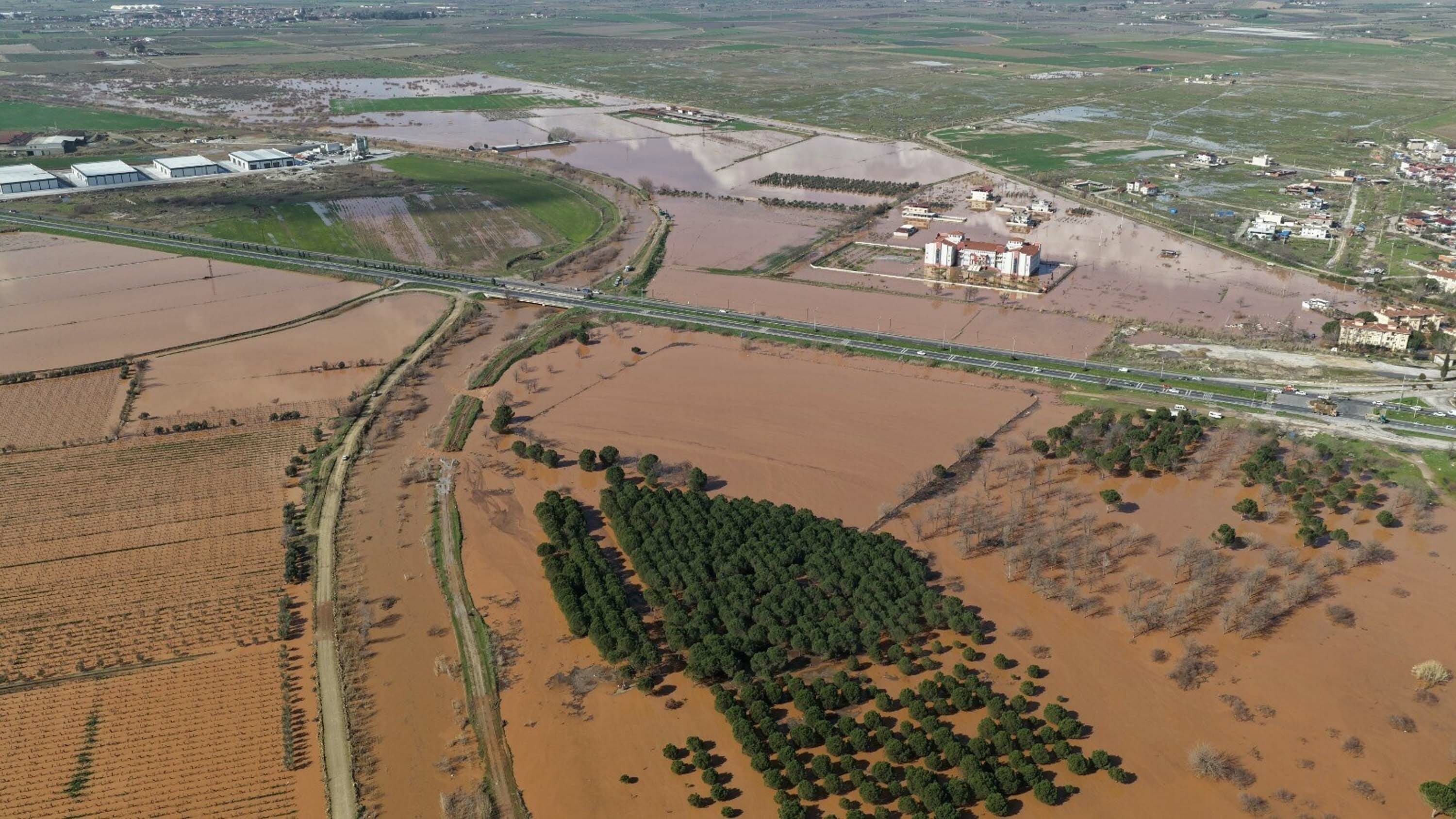 Salihlide Saganak Sonrasi Kopru Yikildi 1156288 343359 (1)