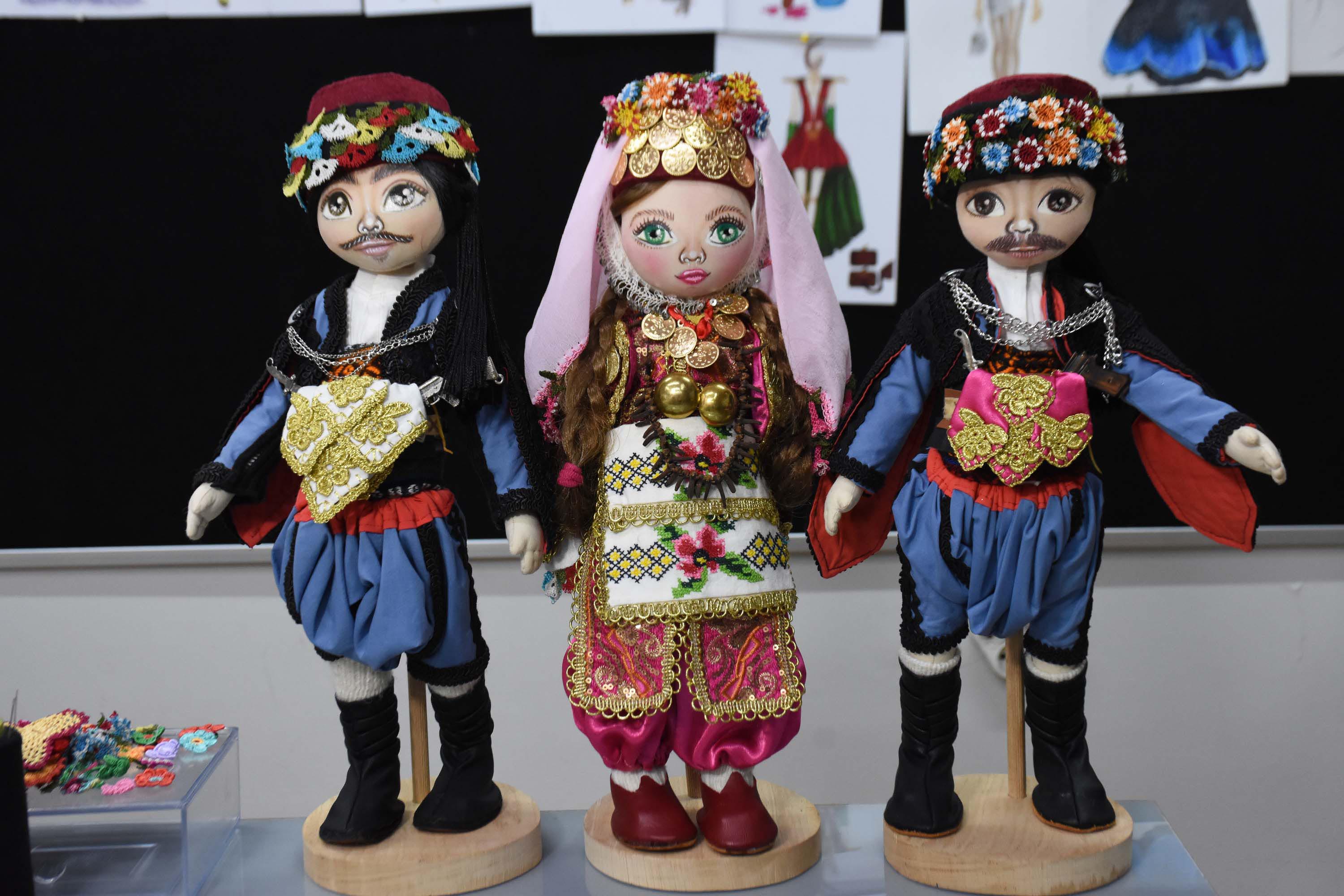 Yoresel Kiyafetleri Bez Bebeklerde Yasa 1167120 346690 (1)