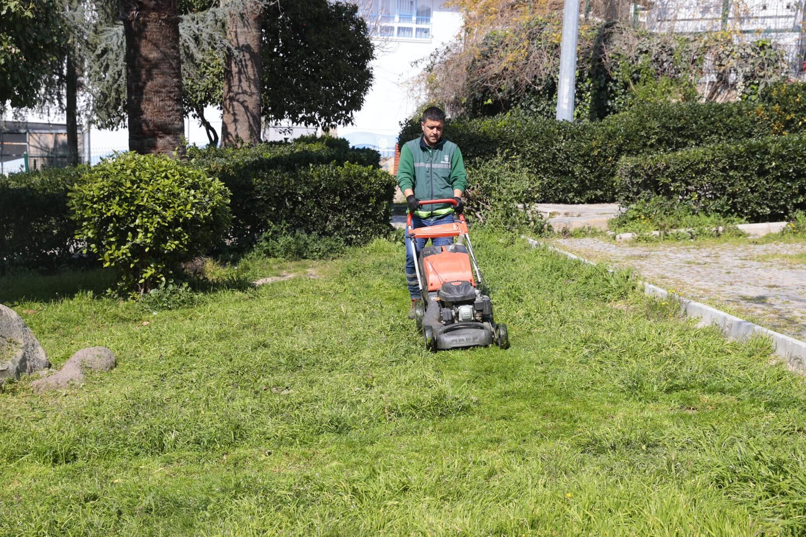 Konak’ın Parkları Bayramda Çiçek Gibi (5)