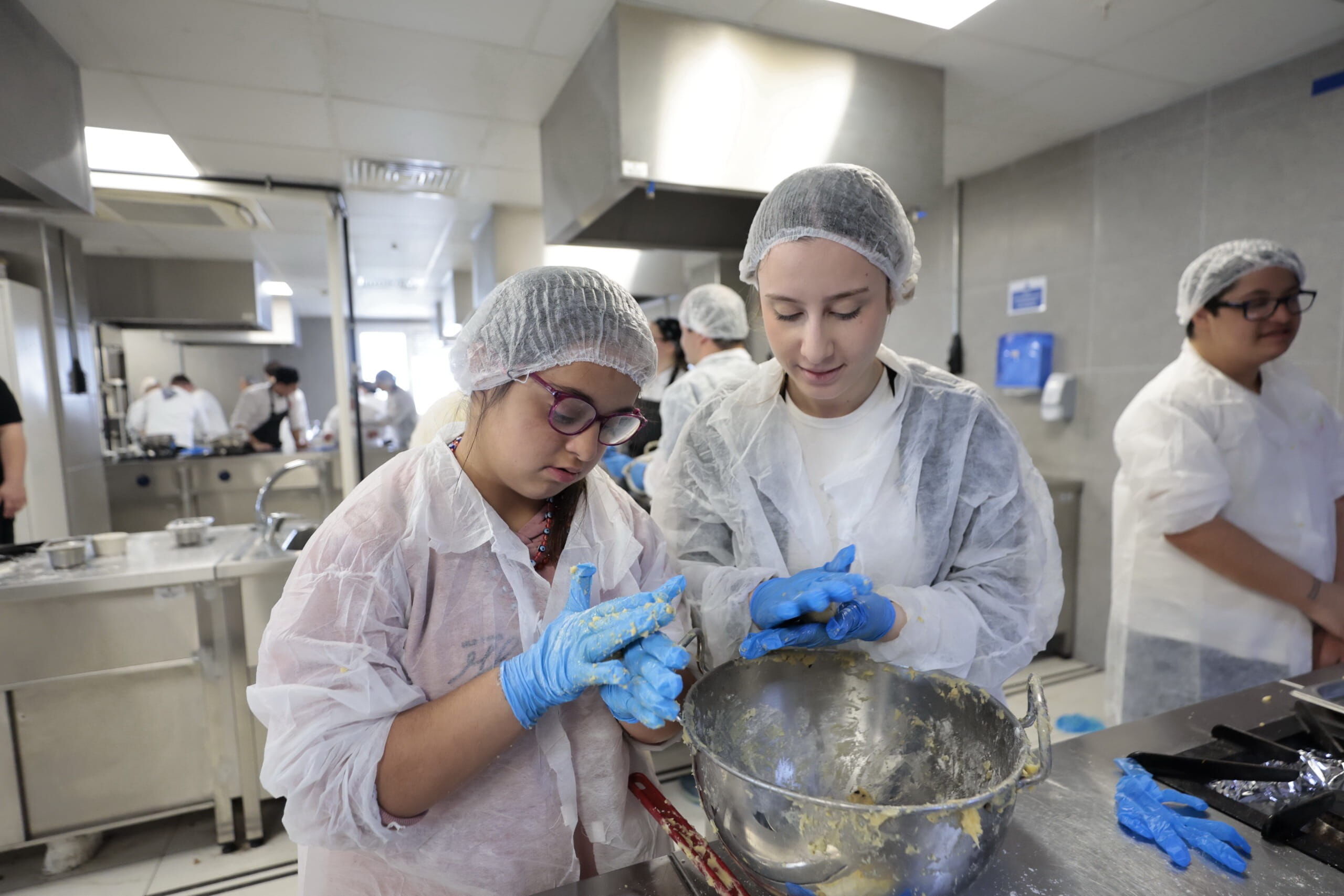 Konak’ın Temiz Kalpli Şeflerinden Down Sendromuna ‘Tatlı’ Farkındalık (7)