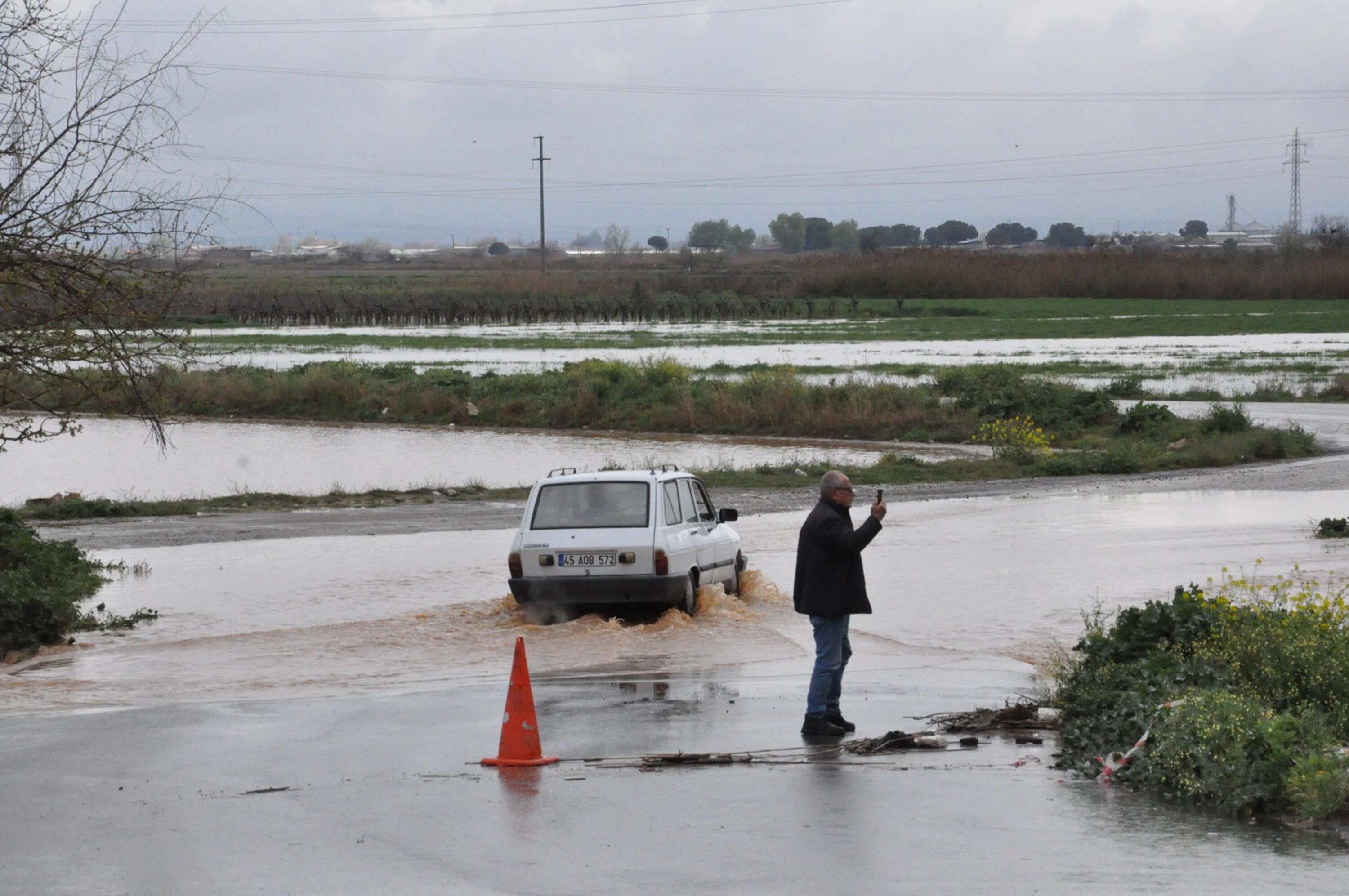 Salihlide Dereler Tasti Tarim Araziler 1234812 367218 (1)