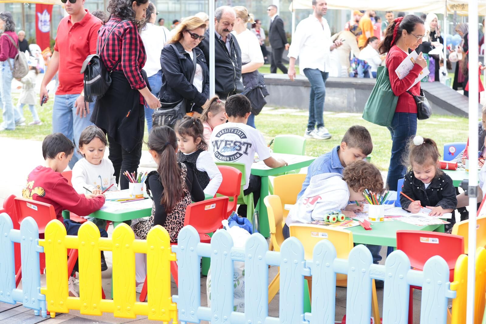 23 Nisan Coşkusu Konak’tan Yayıldı Çocuk Şenliği’ne Yoğun Ilgi (13)