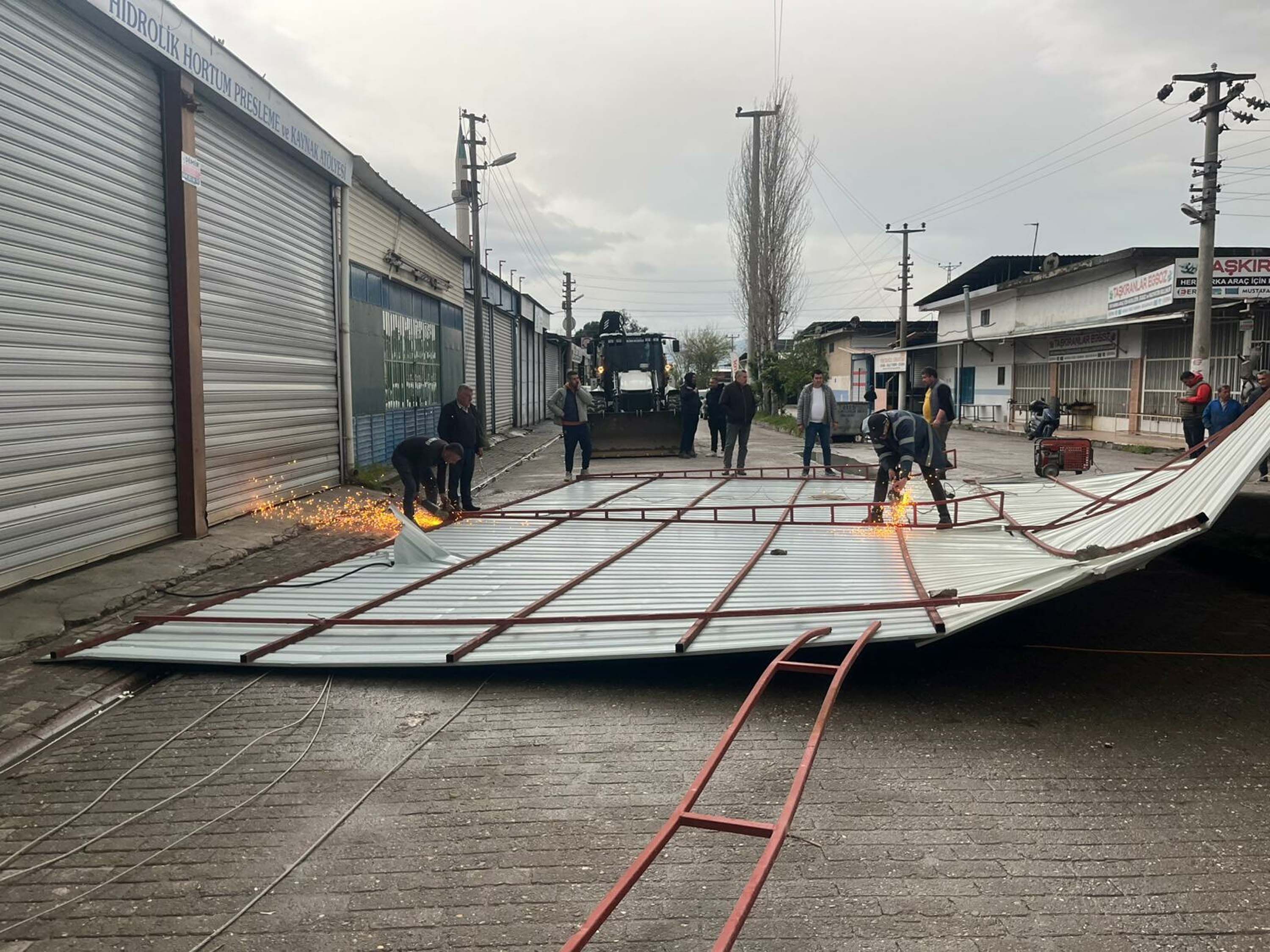 Aydinda Firtina Nedeniyle Is Yerinin Ca 1240162 368910 (1)