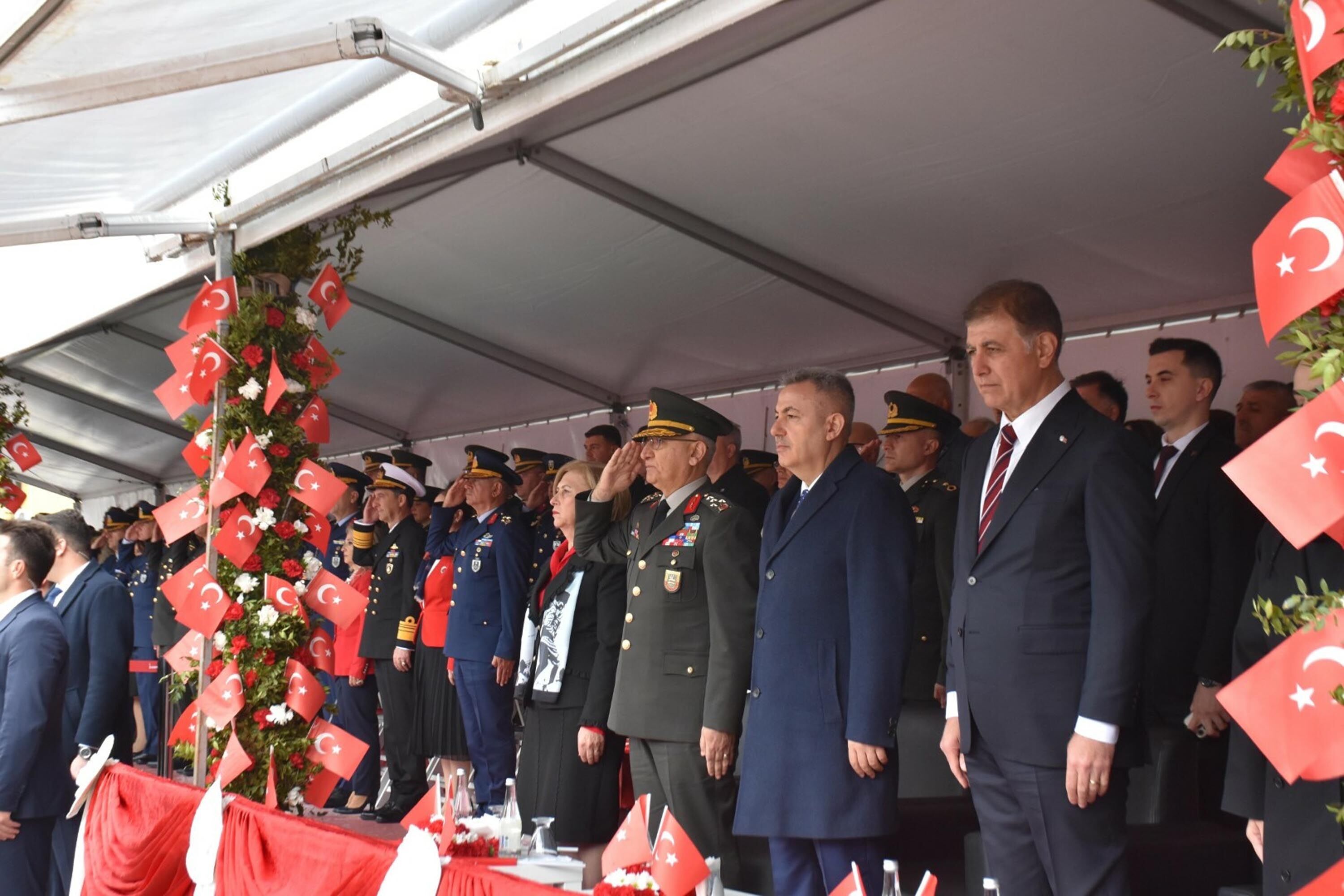 I Z M I R’ D E 23 N I S A N C O S K U S U 1274255 379270