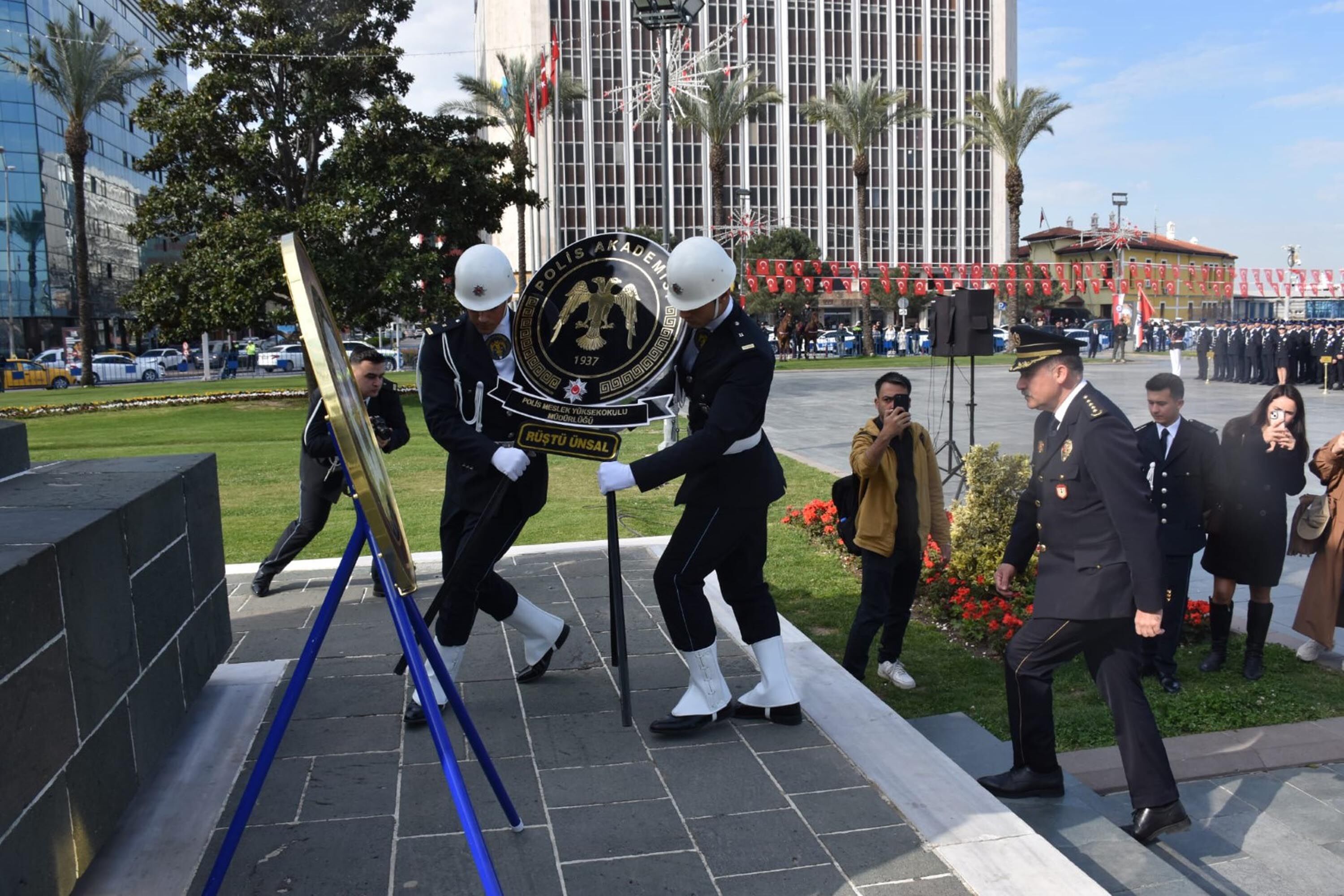 I Z M I R D E T U R K P O L I S T E S K I L A T I N I N 181 I N 1253726 373114