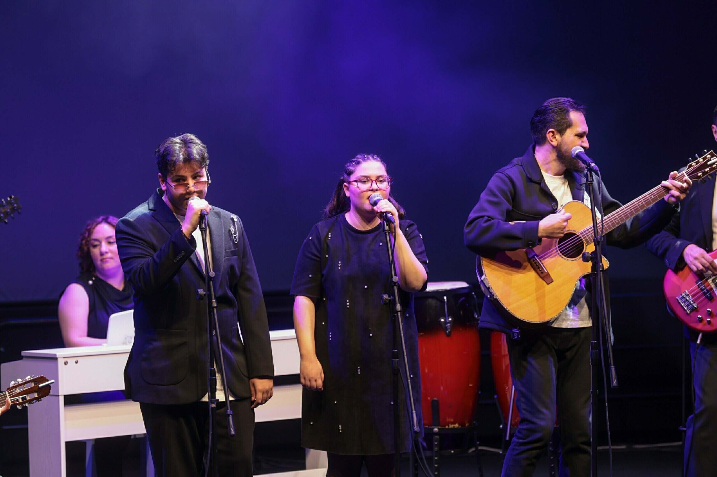 Izmirde Siradisi Cocuklar Orkestrasin 1269223 377739 (1)-2