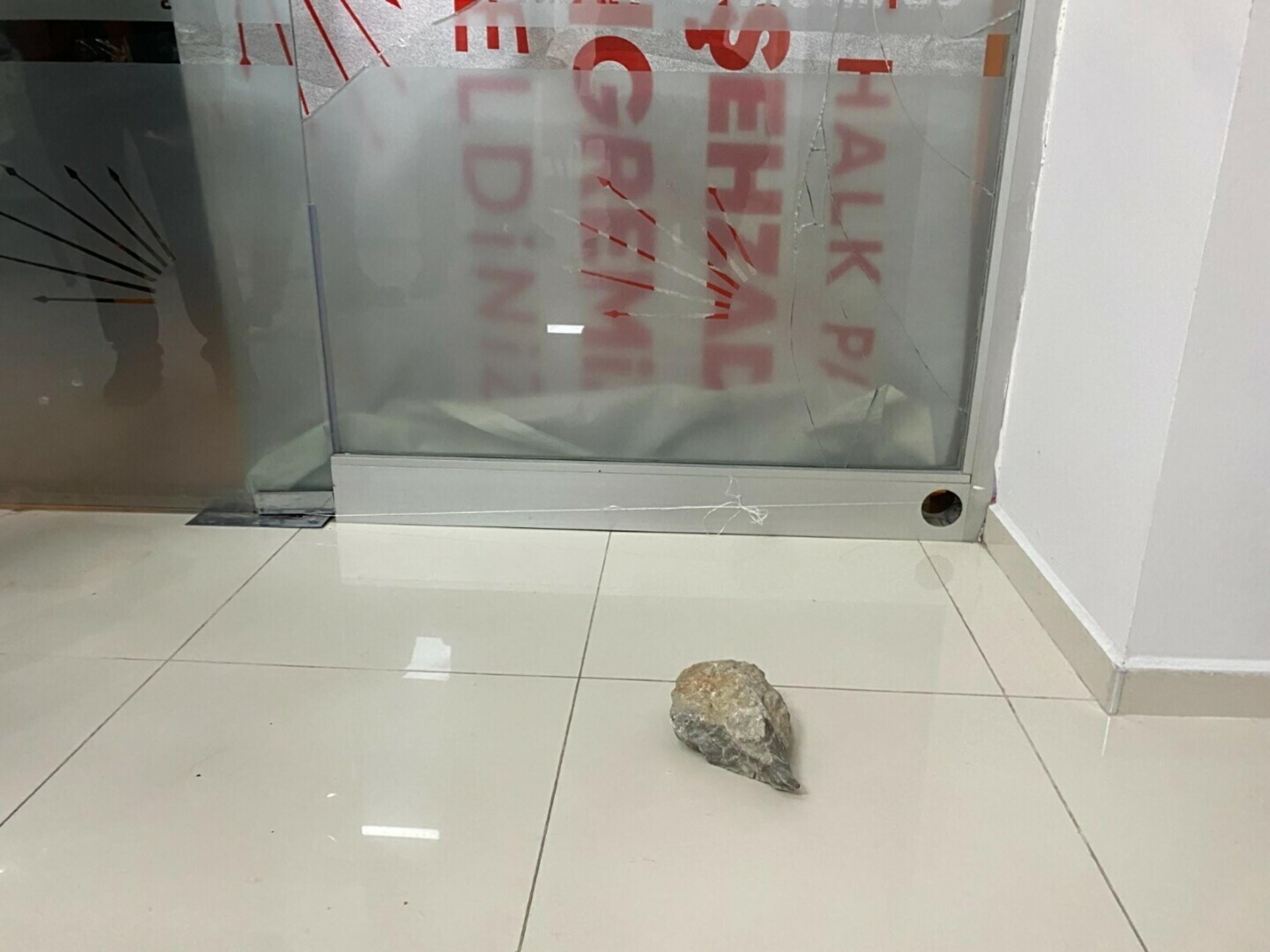 Sehzadeler Chp Ilce Baskanligi Binasina 1248339 371382 (1)