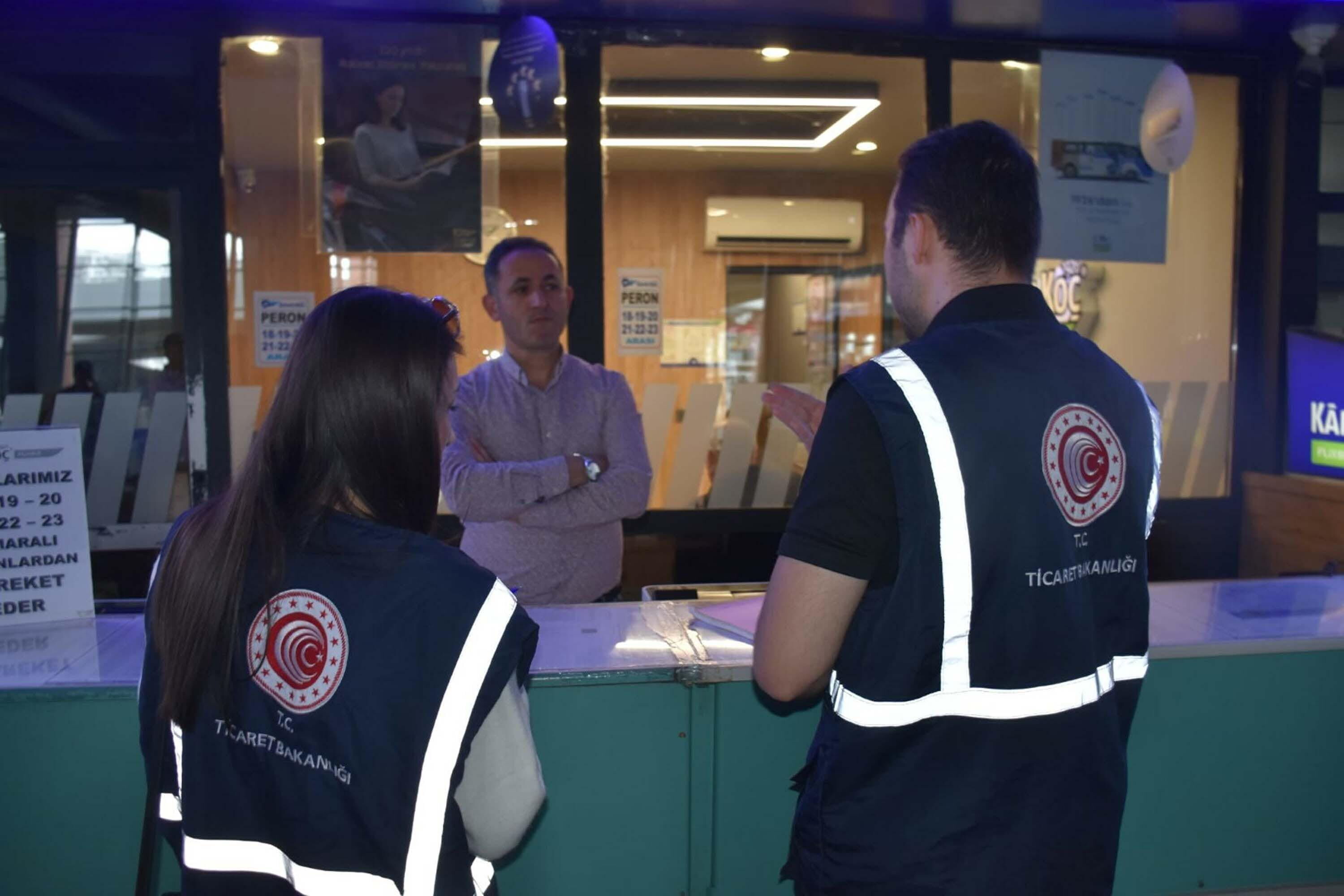 Izmirde Otogar Ve Toptanci Hallerinde B 1322037 392741 (1)