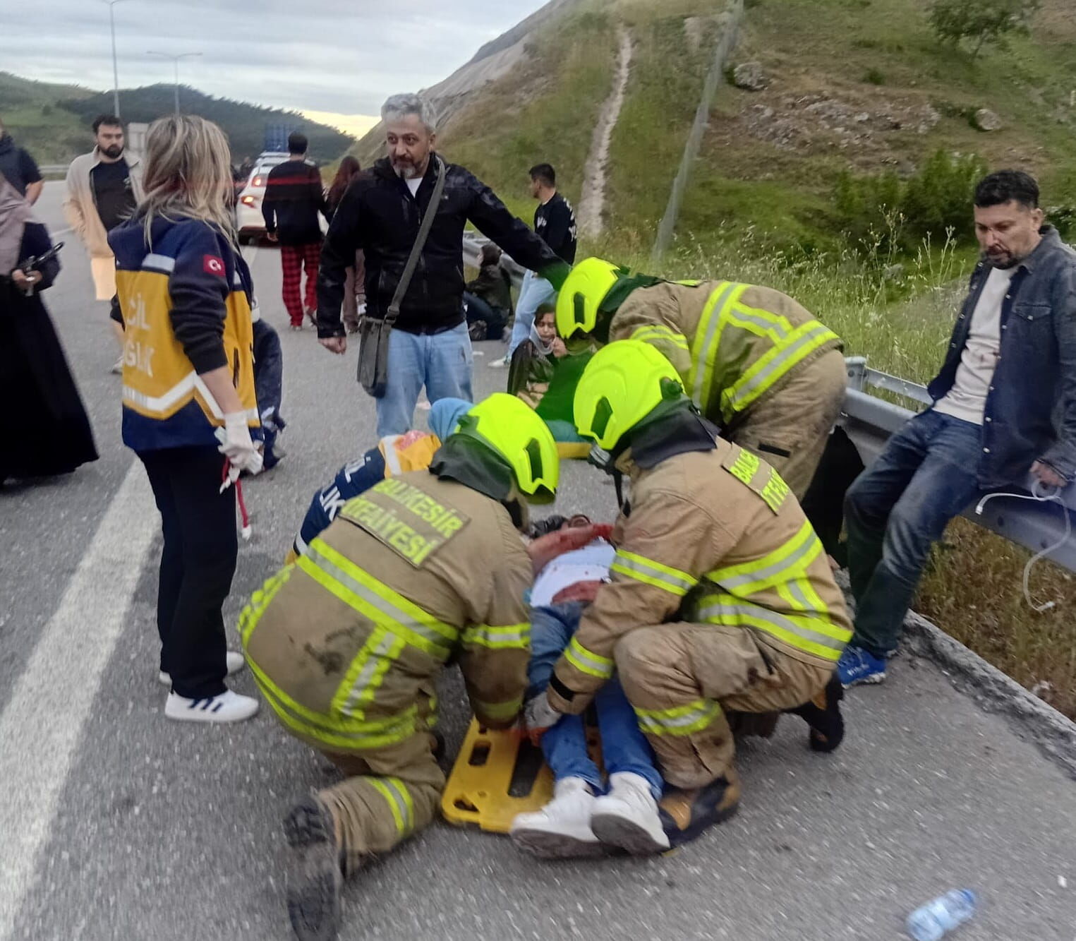 Yolcu Otobusu Refuje Carpip Devrildi 36 1317118 391416 (1)