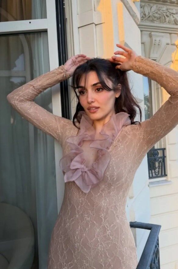 Hande Erçel1