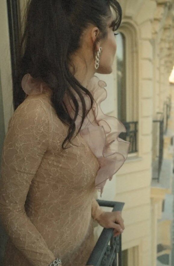 Hande Erçel2