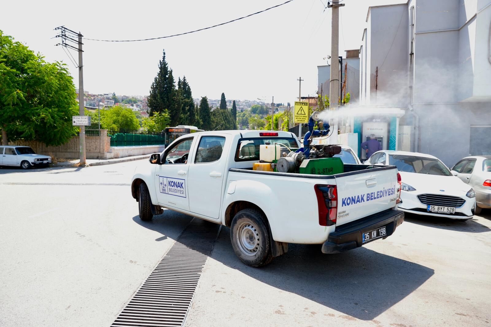 Konak’ta Sivrisineklere Karşı Ilaçlama Seferberliği Ekipler Her Gün Sahada! (3)