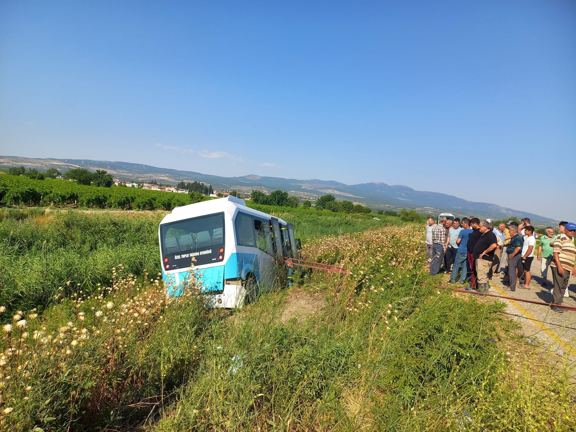 Manisa’da Ozel Halk Minibusu Devrildi 6 1386471 411739 (1)