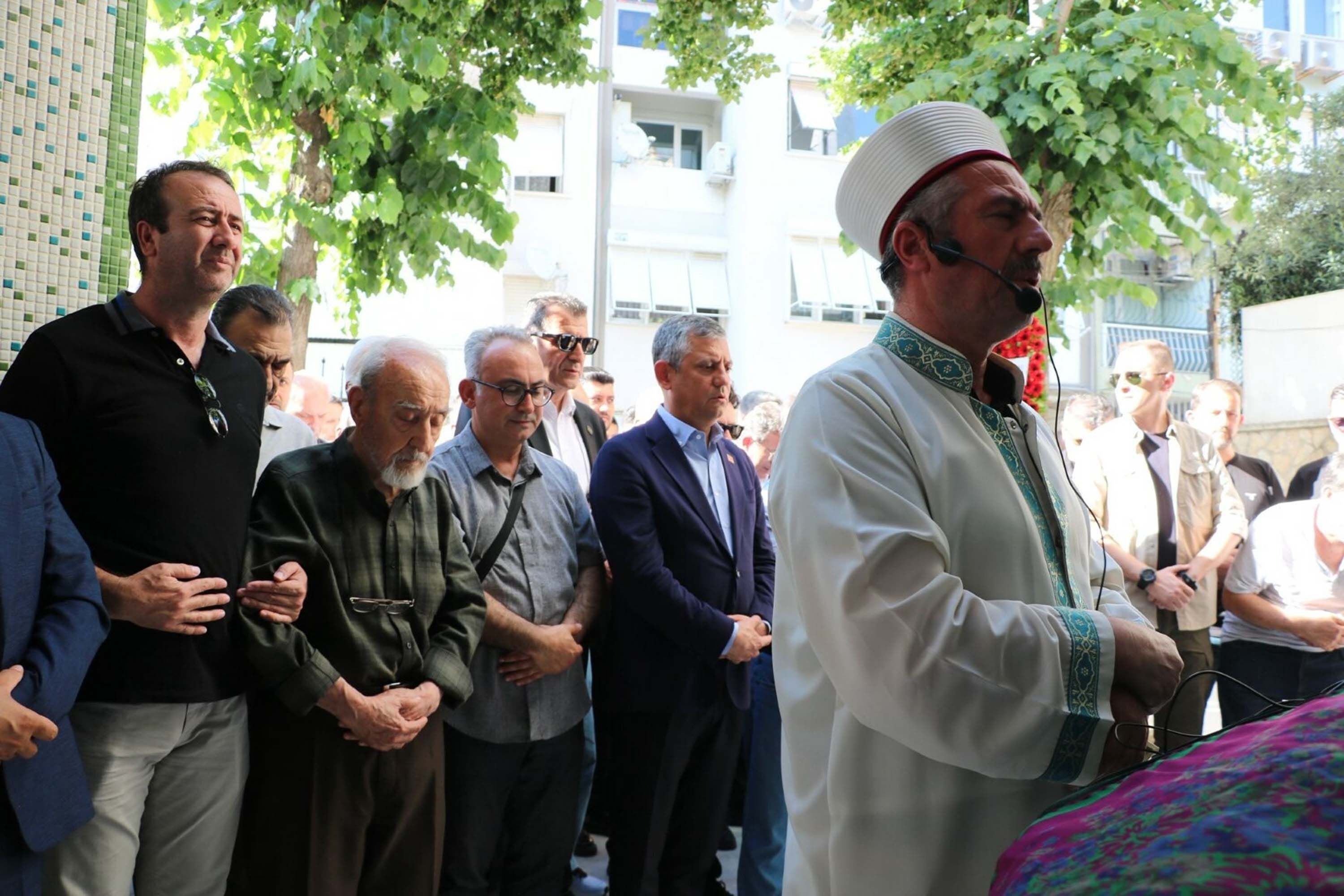 Ozgur Ozel Izmir’de Lise Arkadasinin An 1359697 403695 (1)