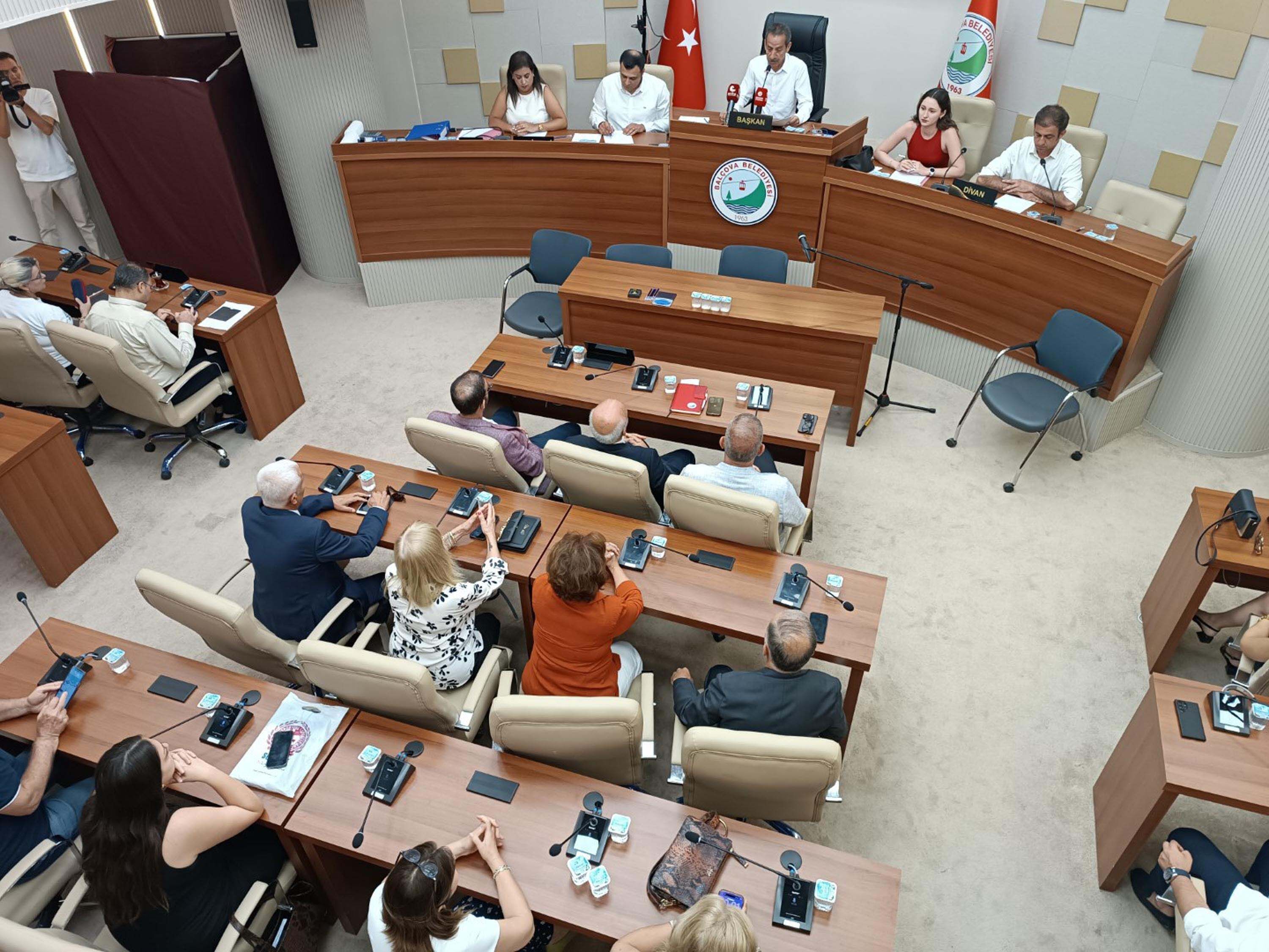 Balcovada Belediye Baskan Vekili Selaha 1405066 417499 (1)