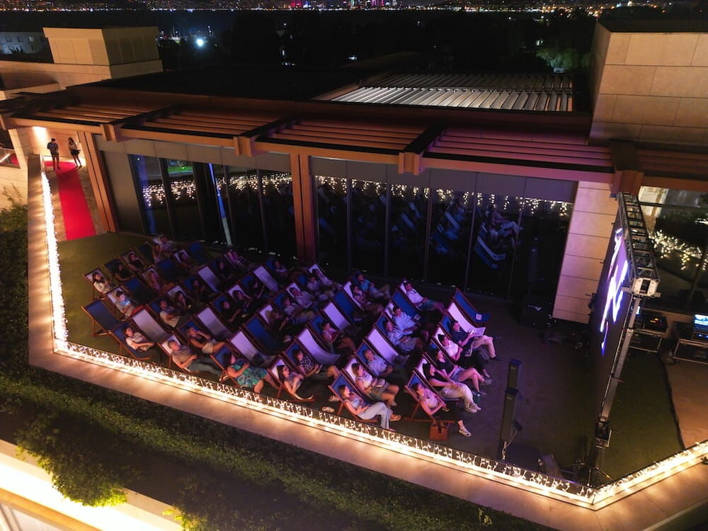 İstinyePark İzmir'de açık hava sineması başladı
