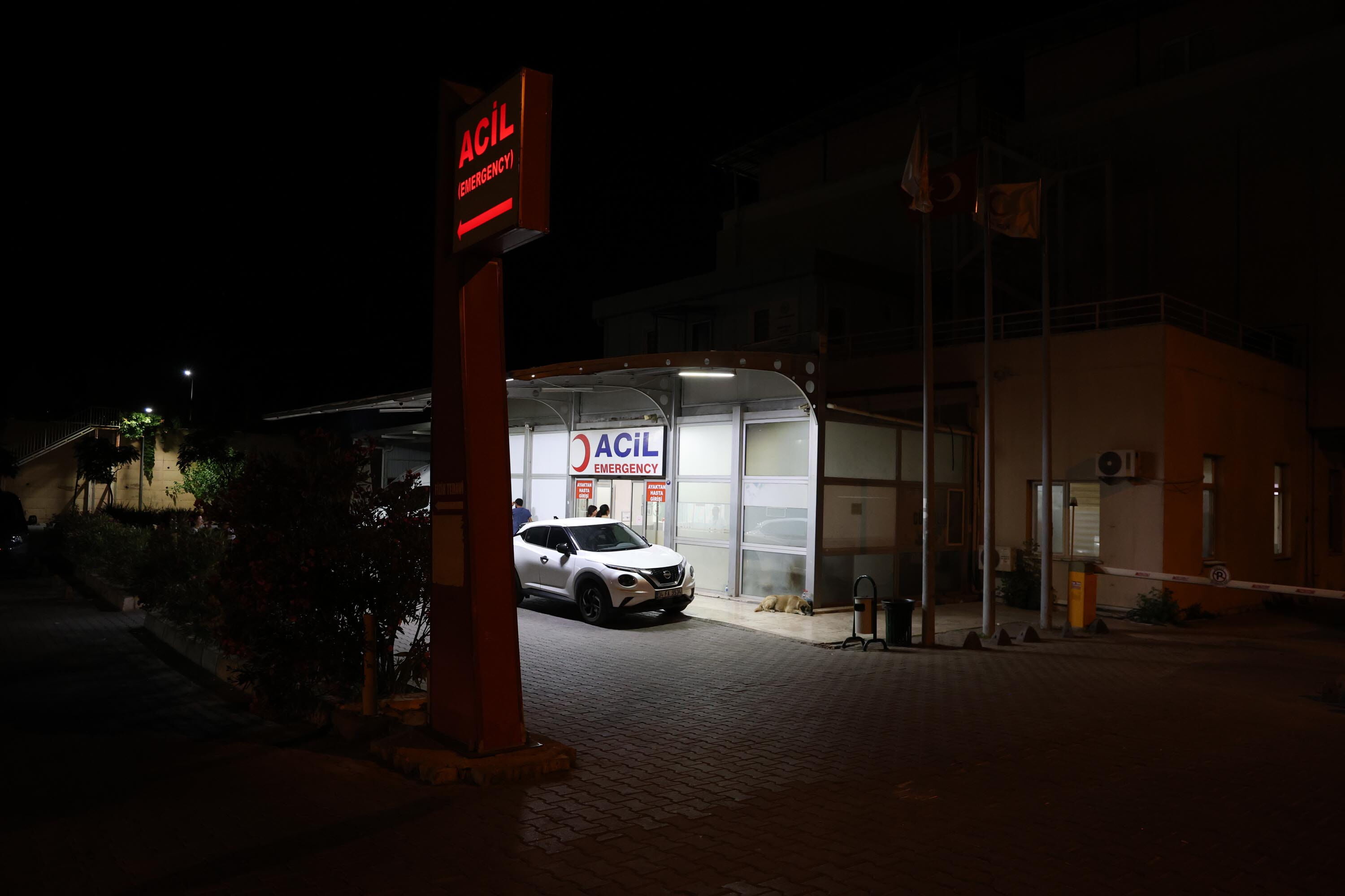 Izmirde Havalimaninda Polise Bicakli Sa 1401759 416370 (1)