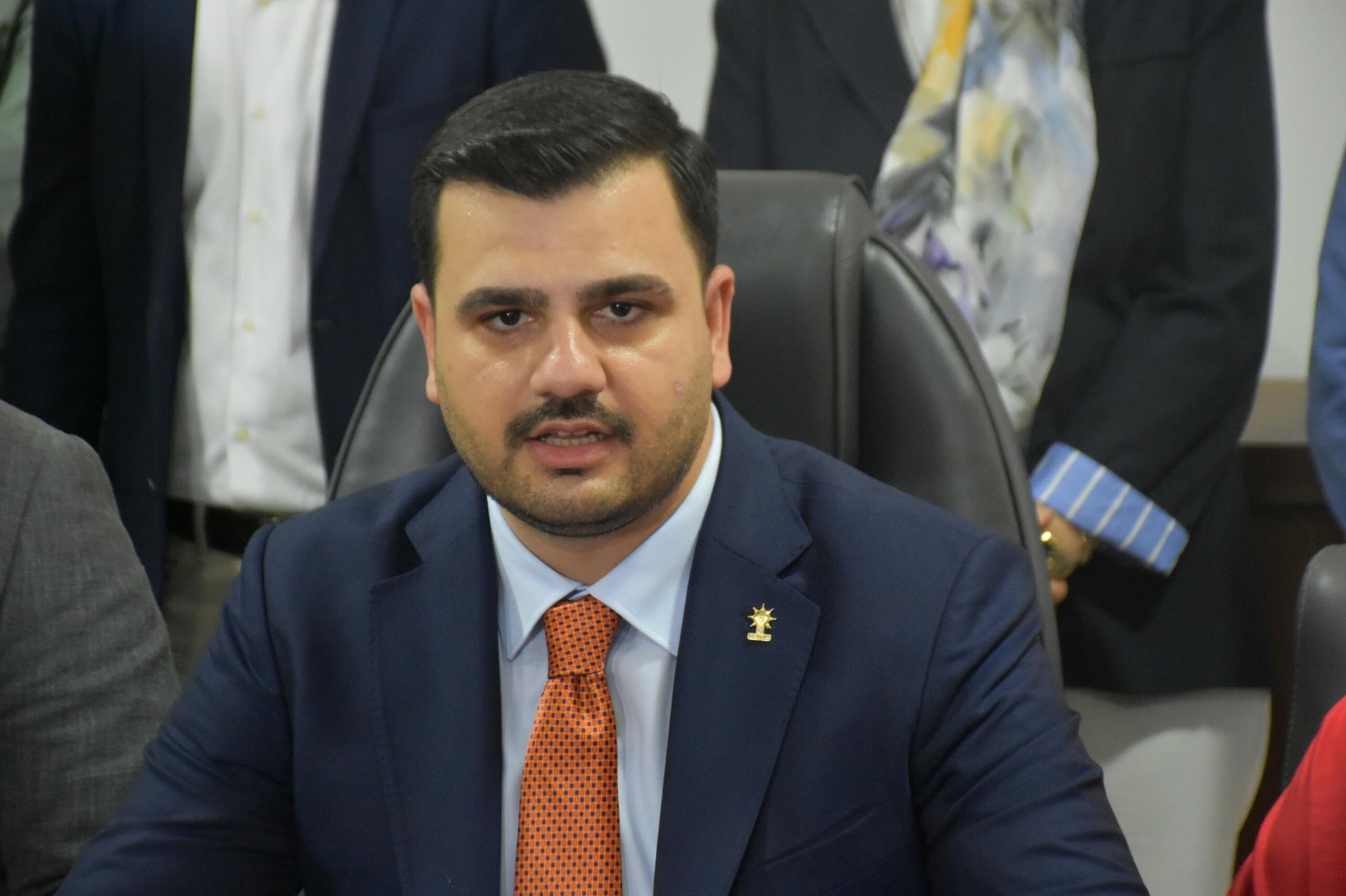 Ak Partili Inan Menderes Belediye Bas 1465260 435957 (1)